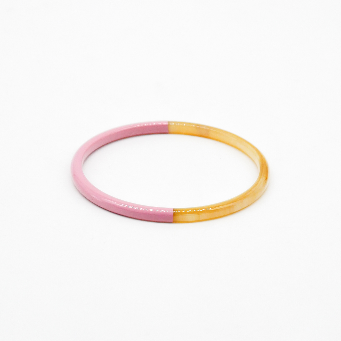  "Craft Art" zarter Armreif, weißes Horn, Lack hellrosé