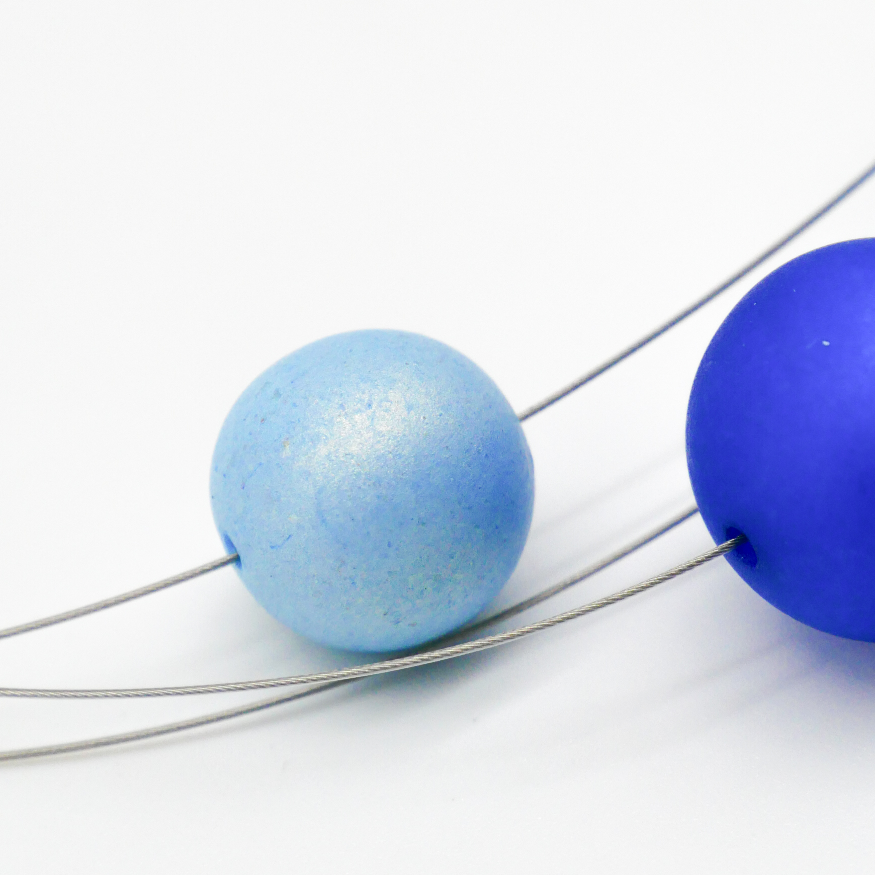  Color Explosion, kurze 3-Strang Kette "Planet" - Erde dunkelblau