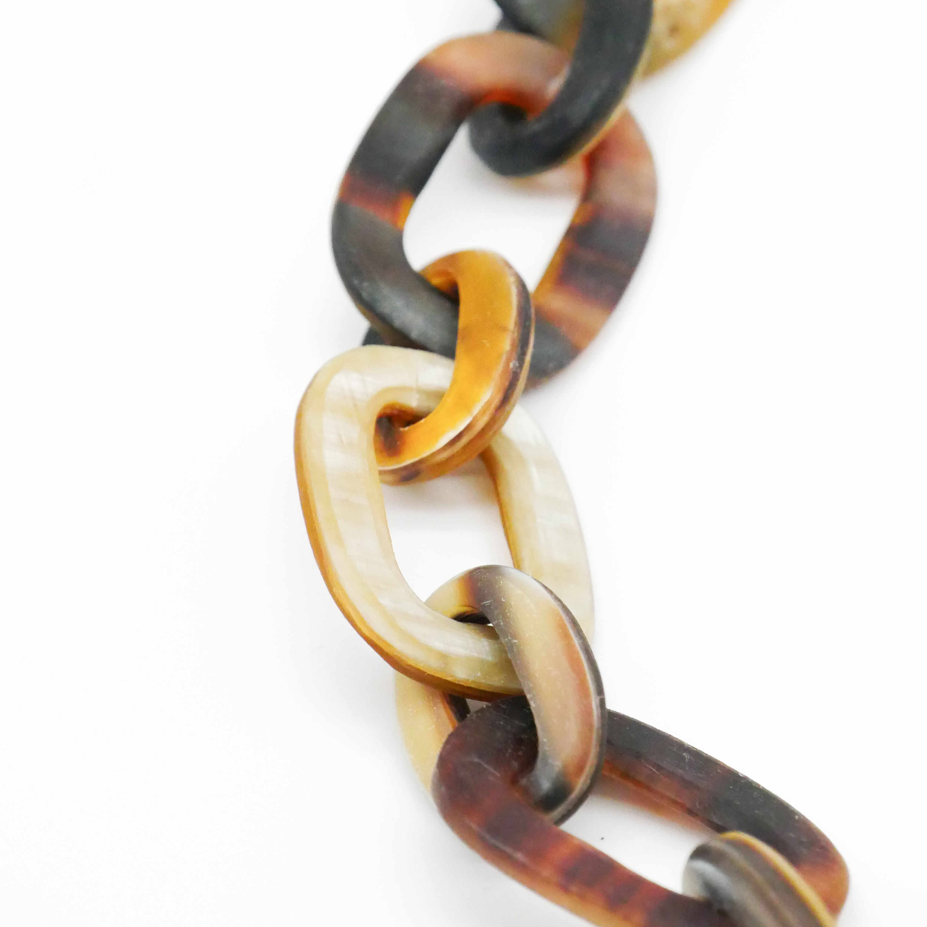  "Craft-Art", kurze Kette ca. 75 cm verschiedene abgerundete Rechtecke, braunes Horn matt 