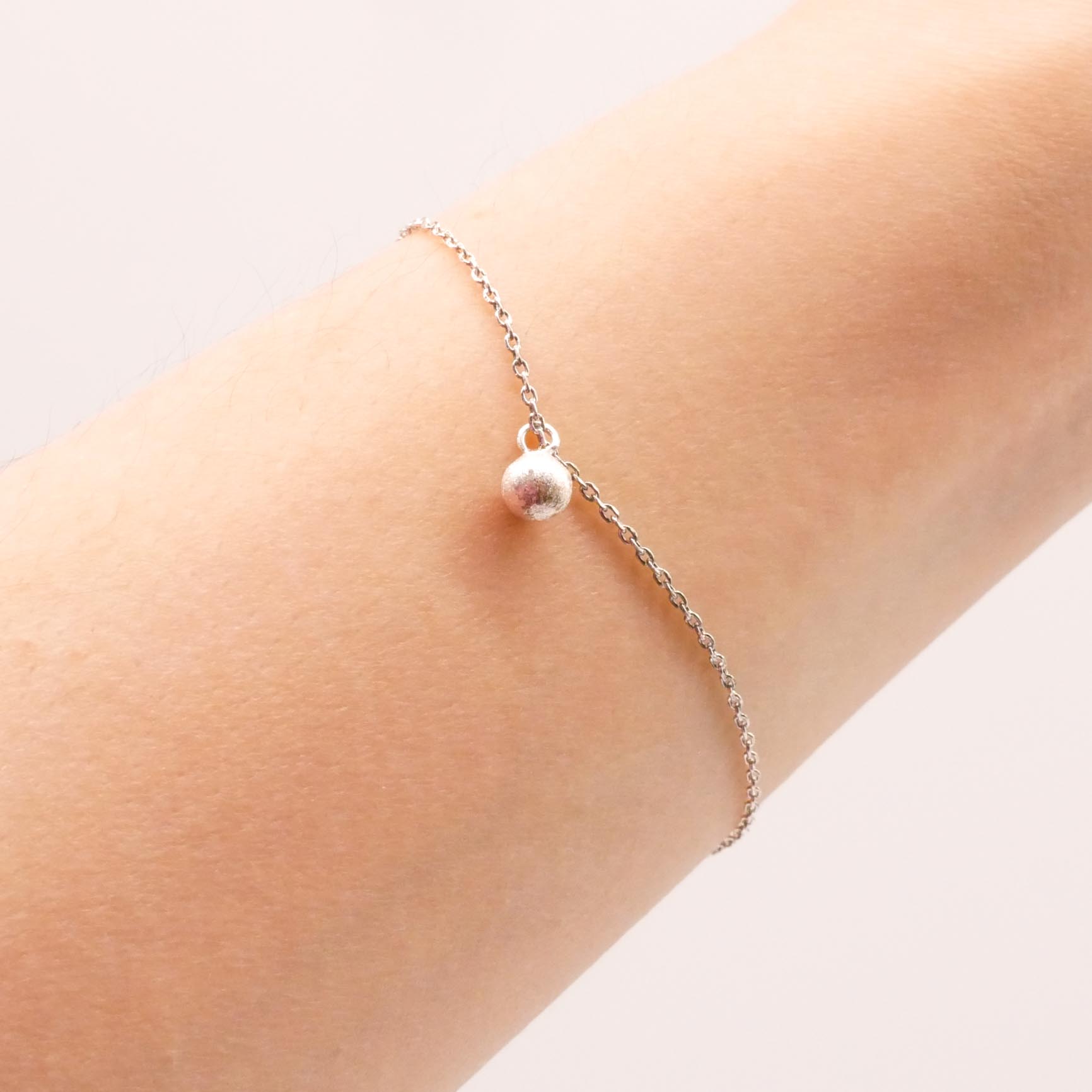 "Fine Filigré" feines Armband, Kugel, versilbert