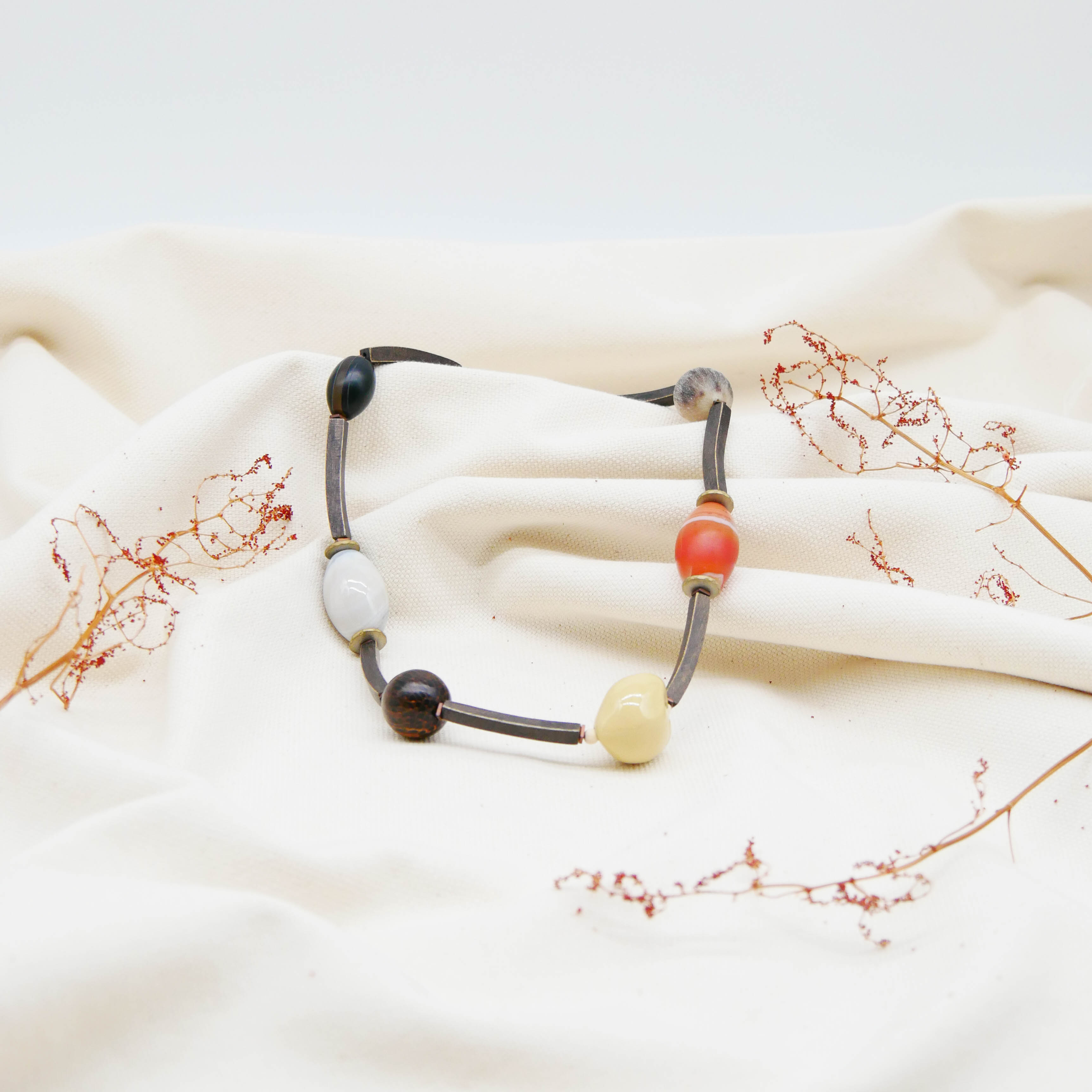 "Woodland", Kette "Olive", Kette mit Holzstäben, Achato Lumangsamen, Palmholzkugel "Woodland", Kette "Olive", Kette mit Holzstäben, Achato Lumangsamen, Palmholzkugel