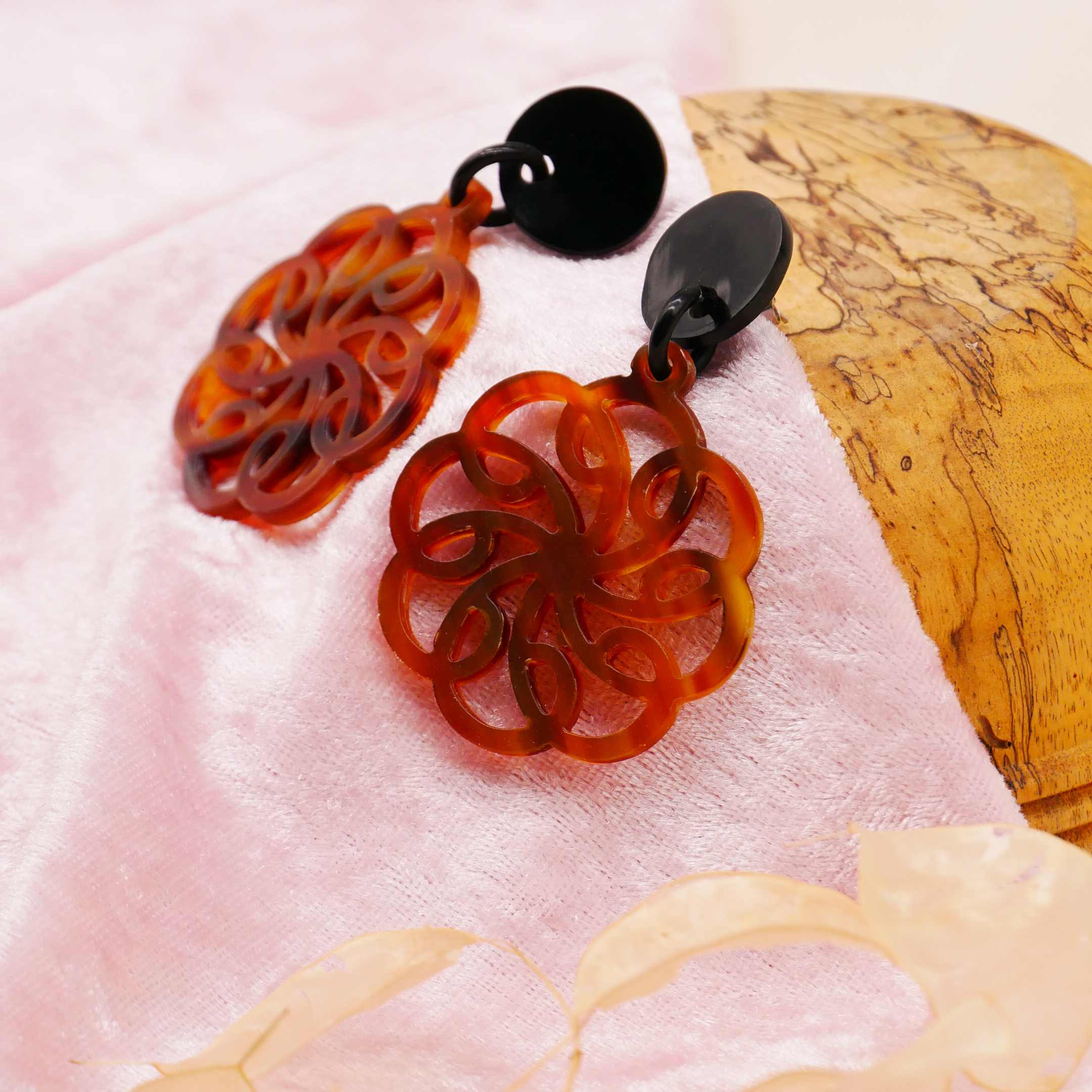  "Craft Art" Ohrring "Mandala" Ø ca. 45 mm, schwarzes und braunes Horn 