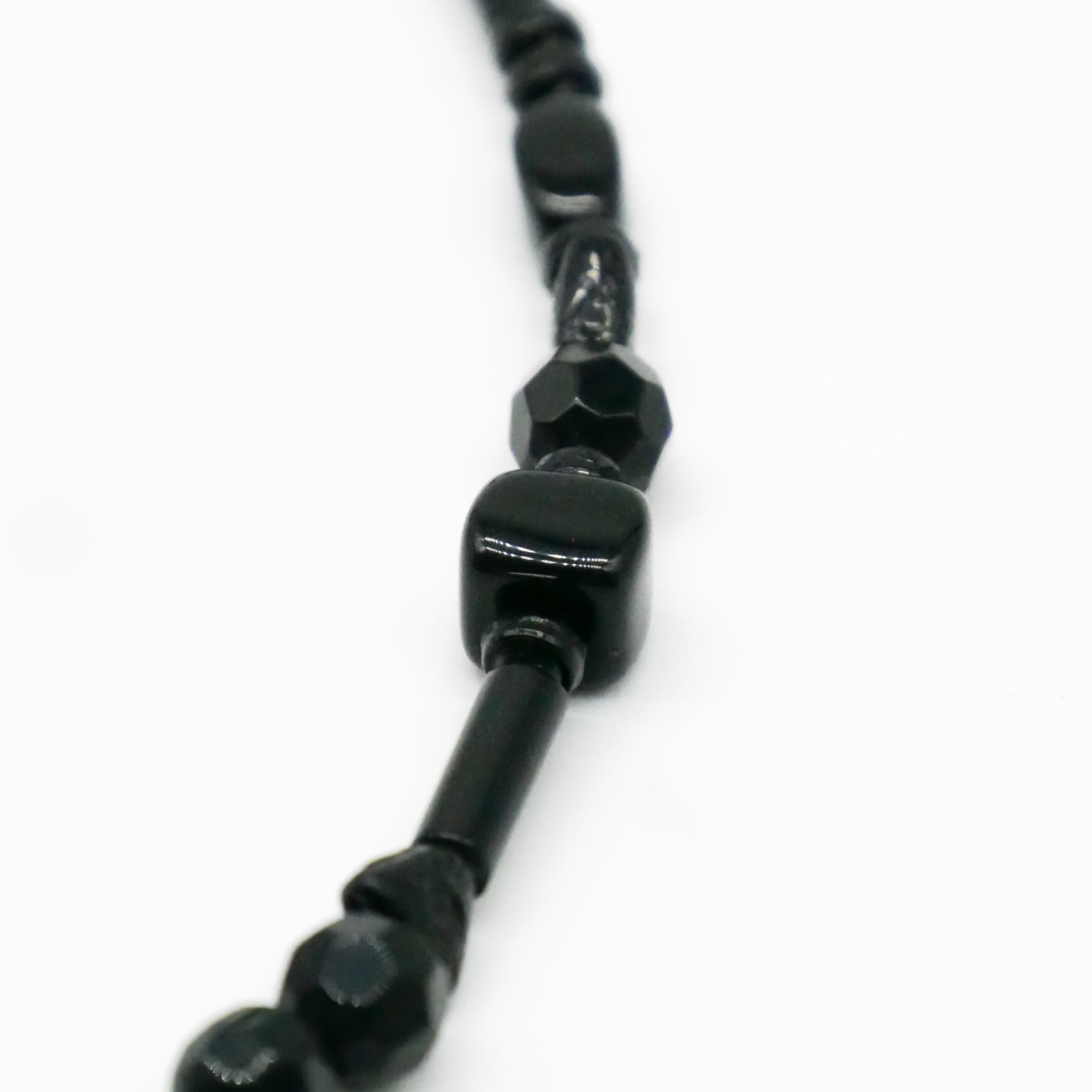  "Jet Schmuck" Kette ca. 48 cm schwarze Glasperlen, verschiedene Formen