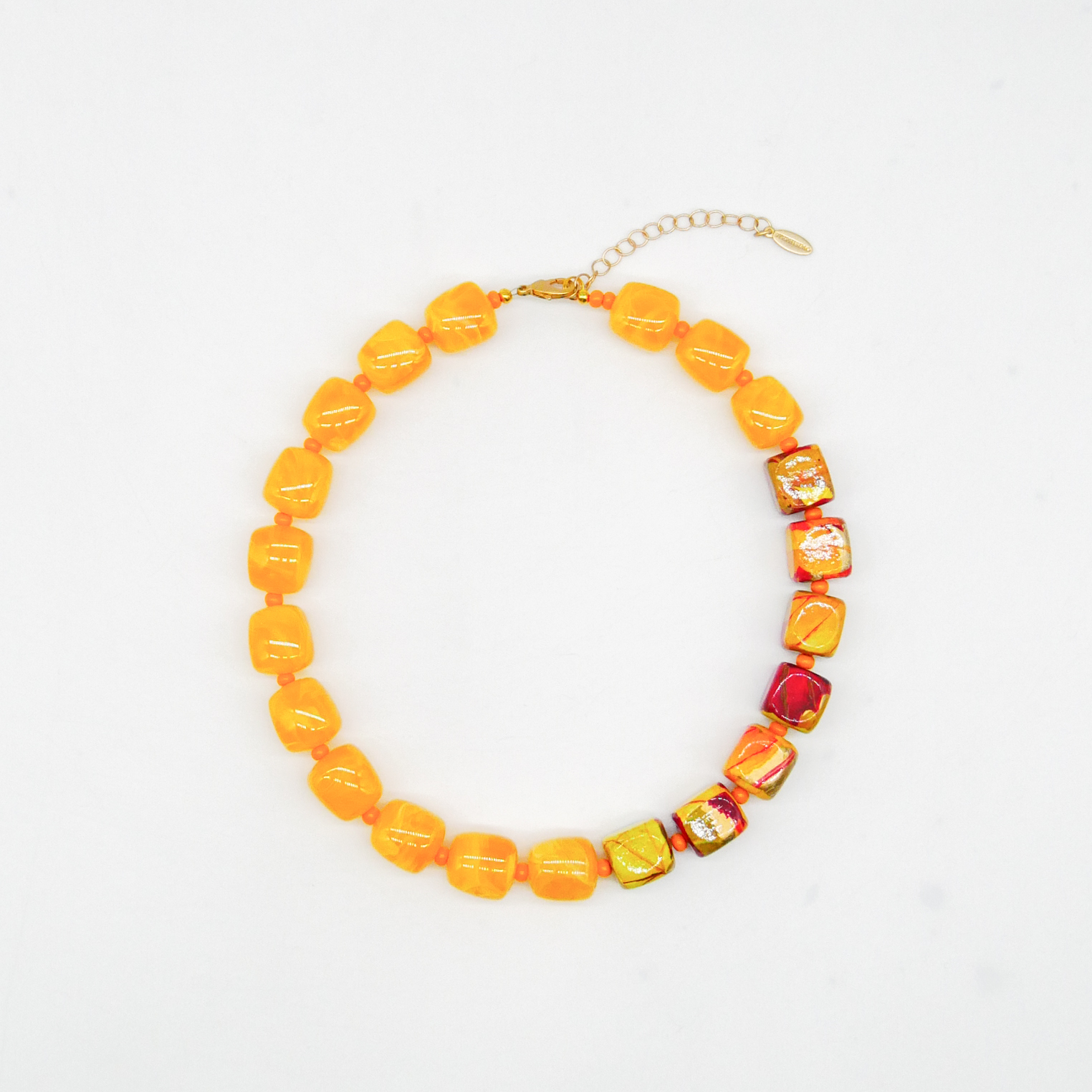 "Summer Feeling", kurze Kette "Cube" Resin- und Papercoated Perlen ca. 16 x 16 mm honig