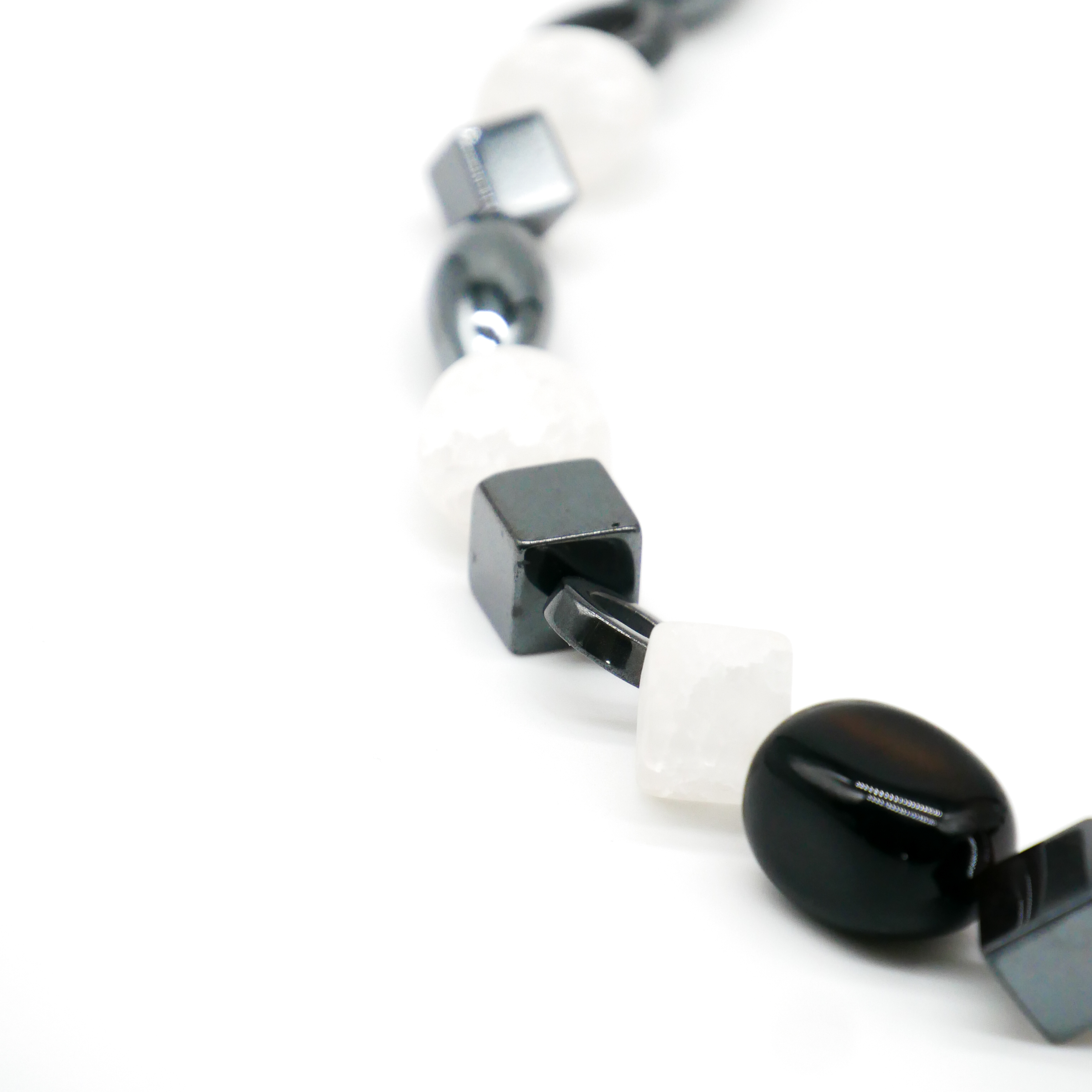 "Crystal Mountain", Kette Hämatit und Bergkristall, verschiedene Formen, 925 Silberverschluss
