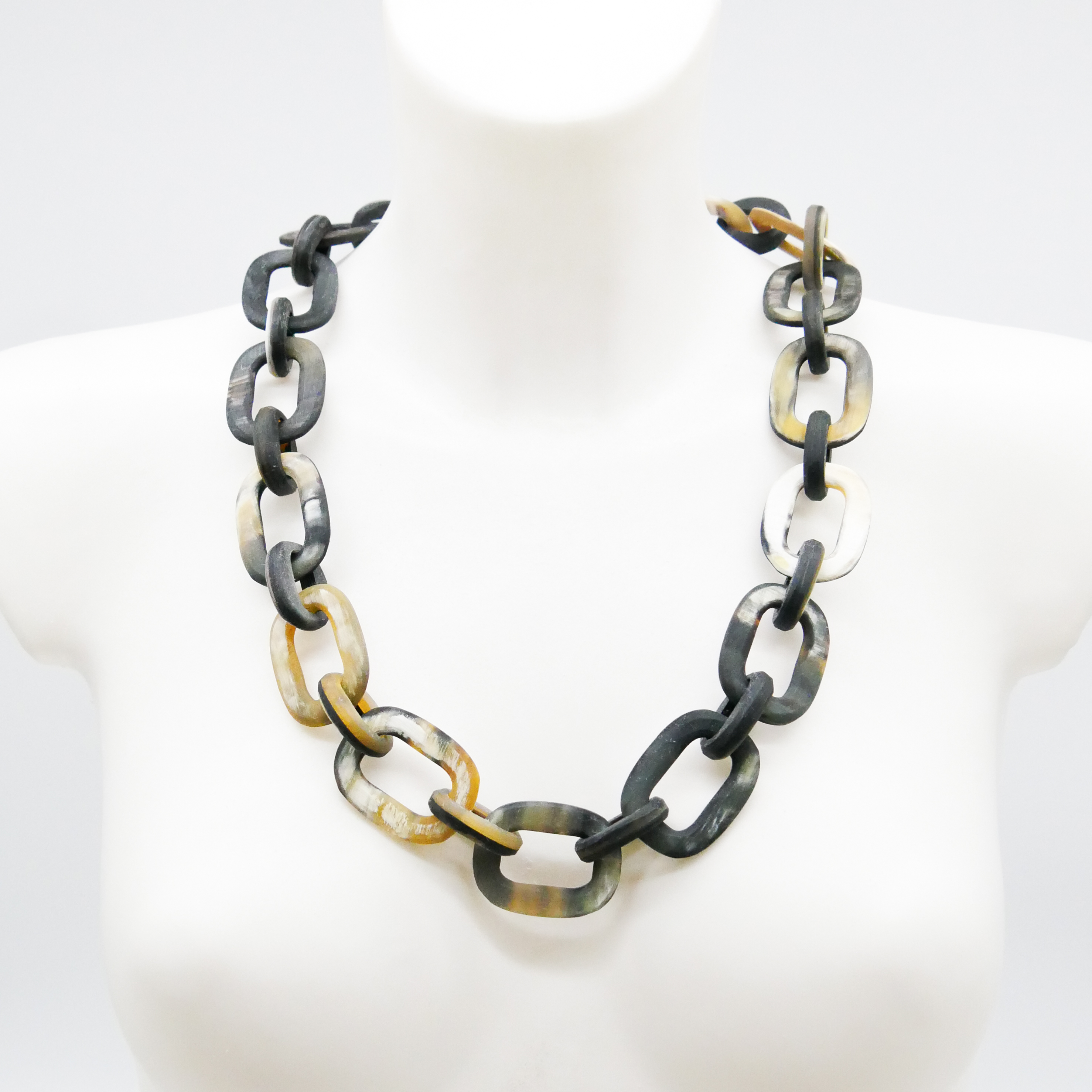  "Craft-Art", kurze Kette ca. 75 cm verschiedene abgerundete Rechtecke, marble Horn matt 