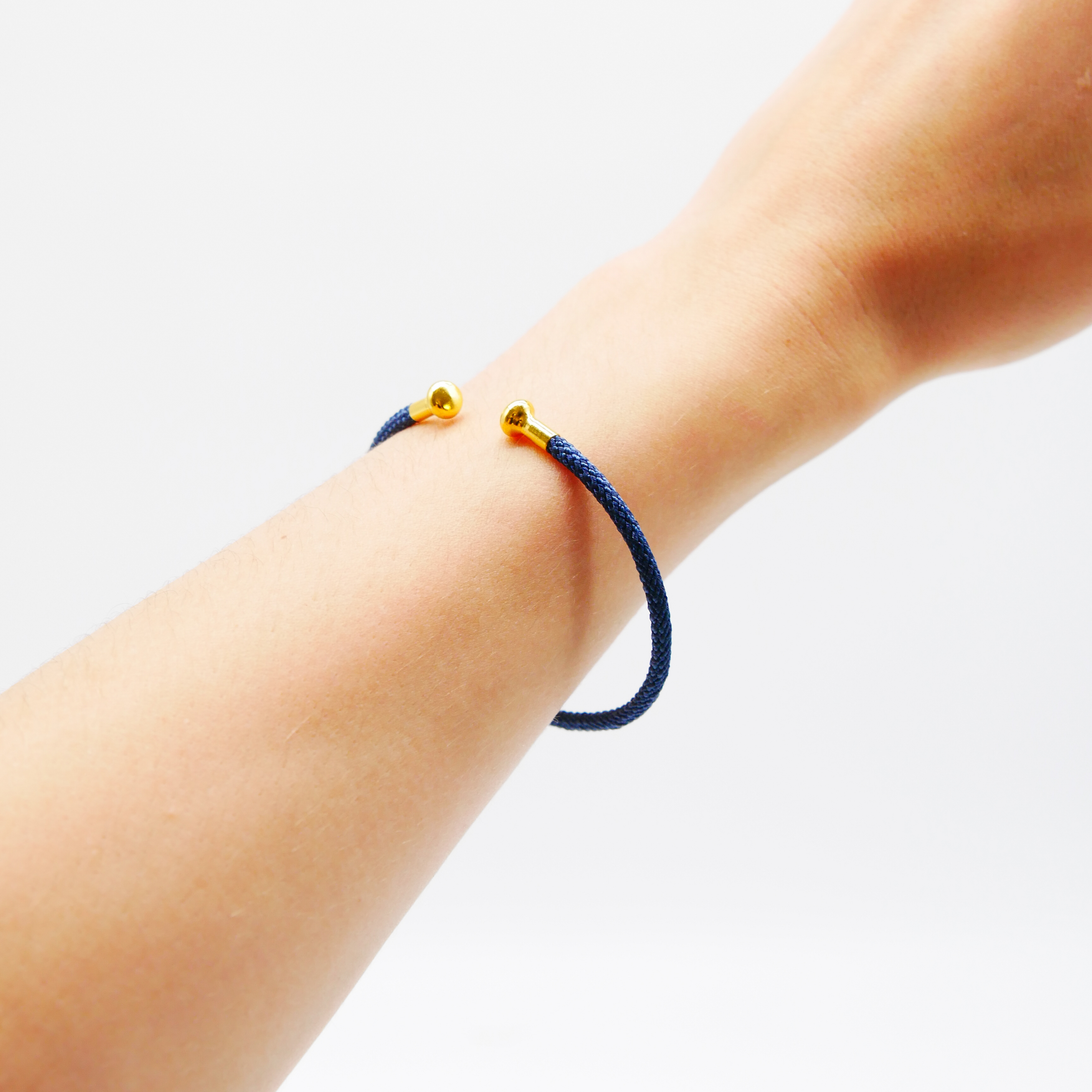 "Summer Feeling", dunkelblaues Armband mit abschraubbarer Endkappe gold "Summer Feeling", dunkelblaues Armband mit abschraubbarer Endkappe gold