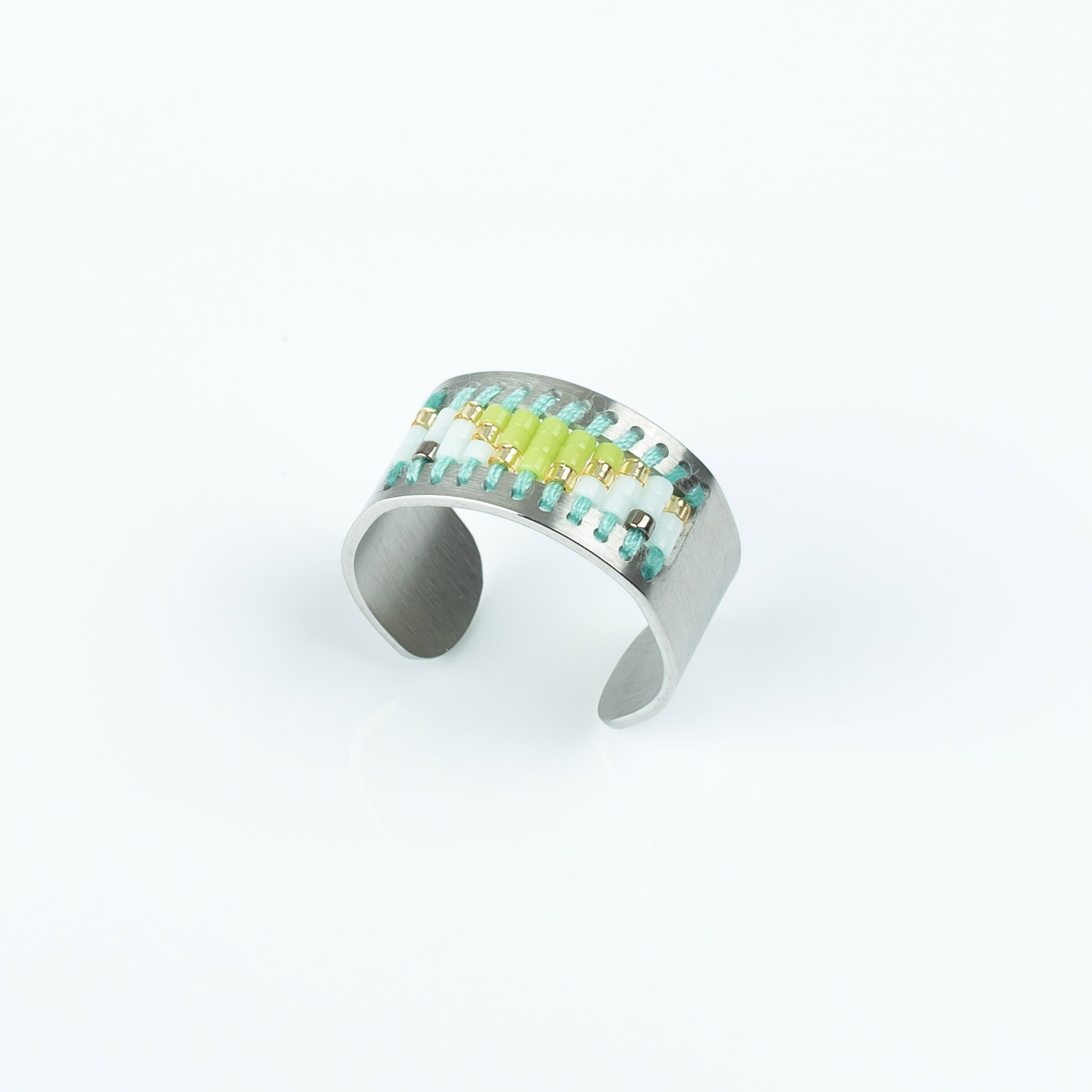 "Petite Beads" Ring, Edelstahl mit japan. Rocaillesperlen, weiß-grün