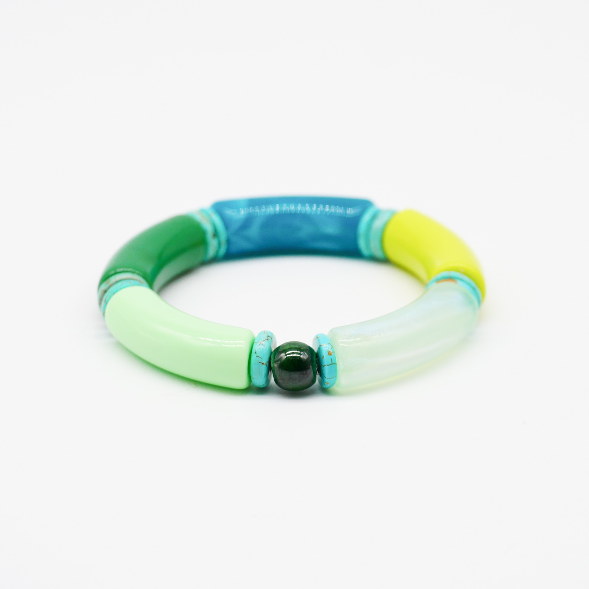 Armband "Tube" auf Gummi, gebogene Kunststoffelemente + Howite, grün