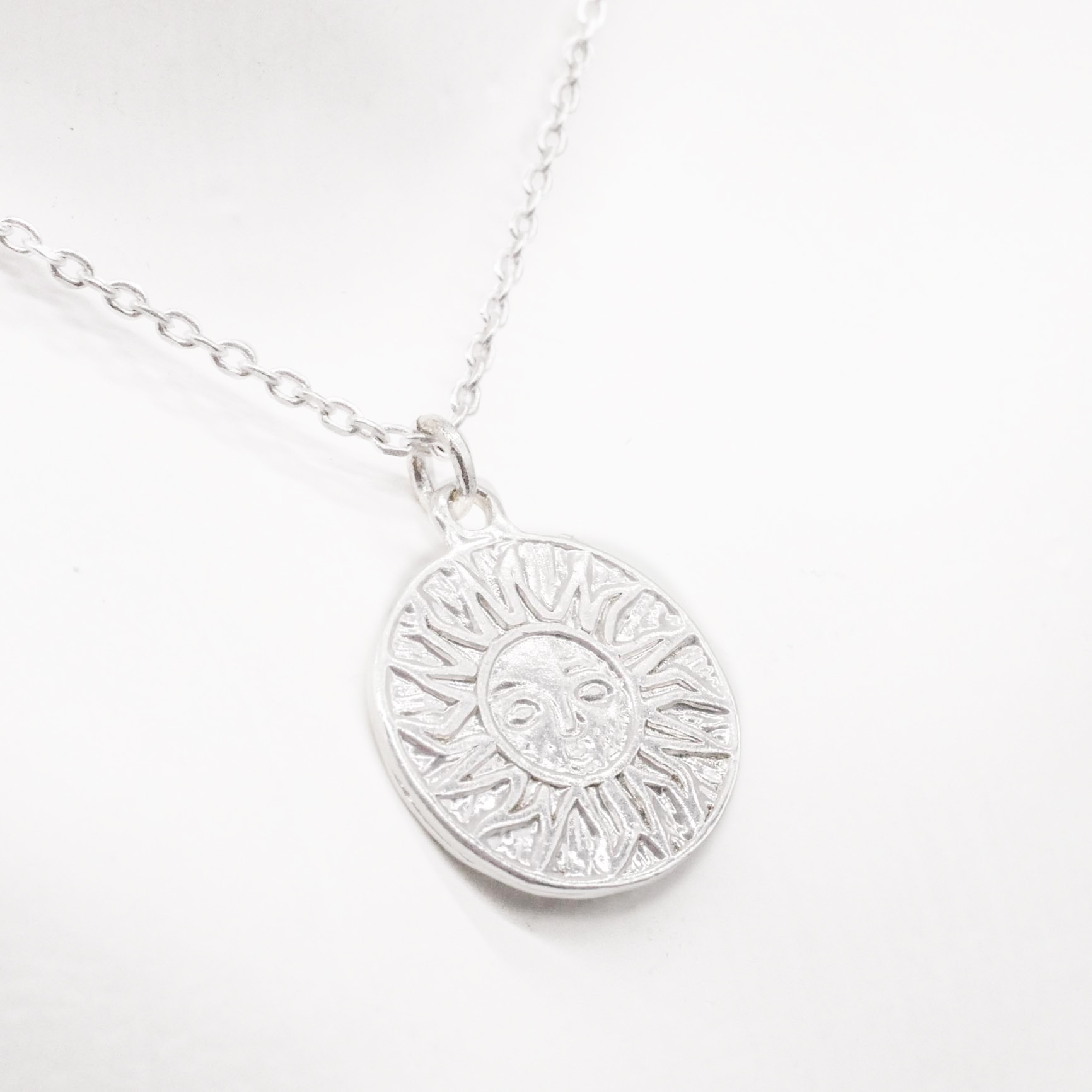 "Fine Filigré" feine kurze Metallkette,Sonne Motiv, versilbert