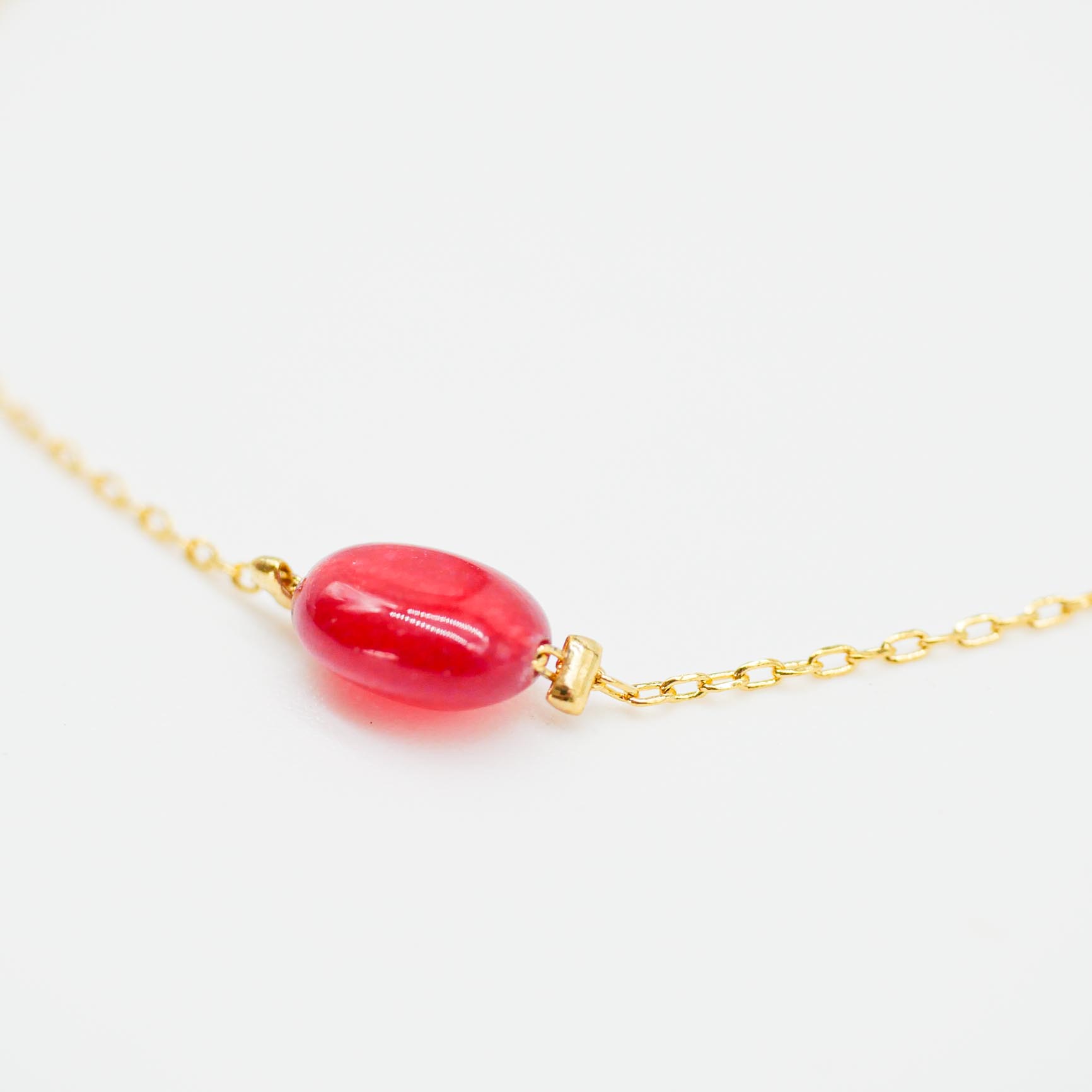 "Fine Filigré" feines Armband, rote Farbedelstein Perle, vergoldet