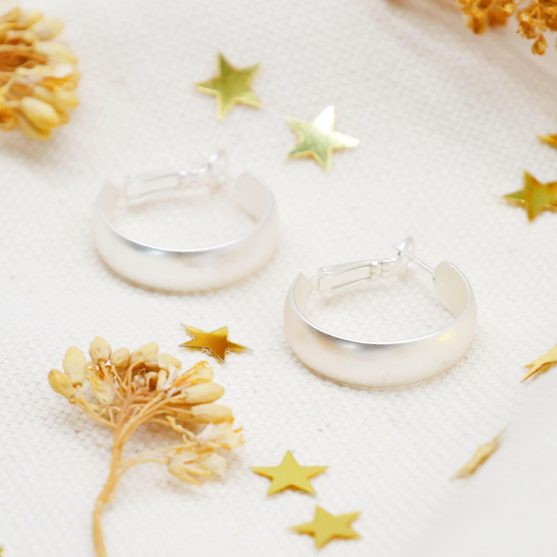 "Circle", runde Creole versilbert ca. 24 mm leicht gewölbt 