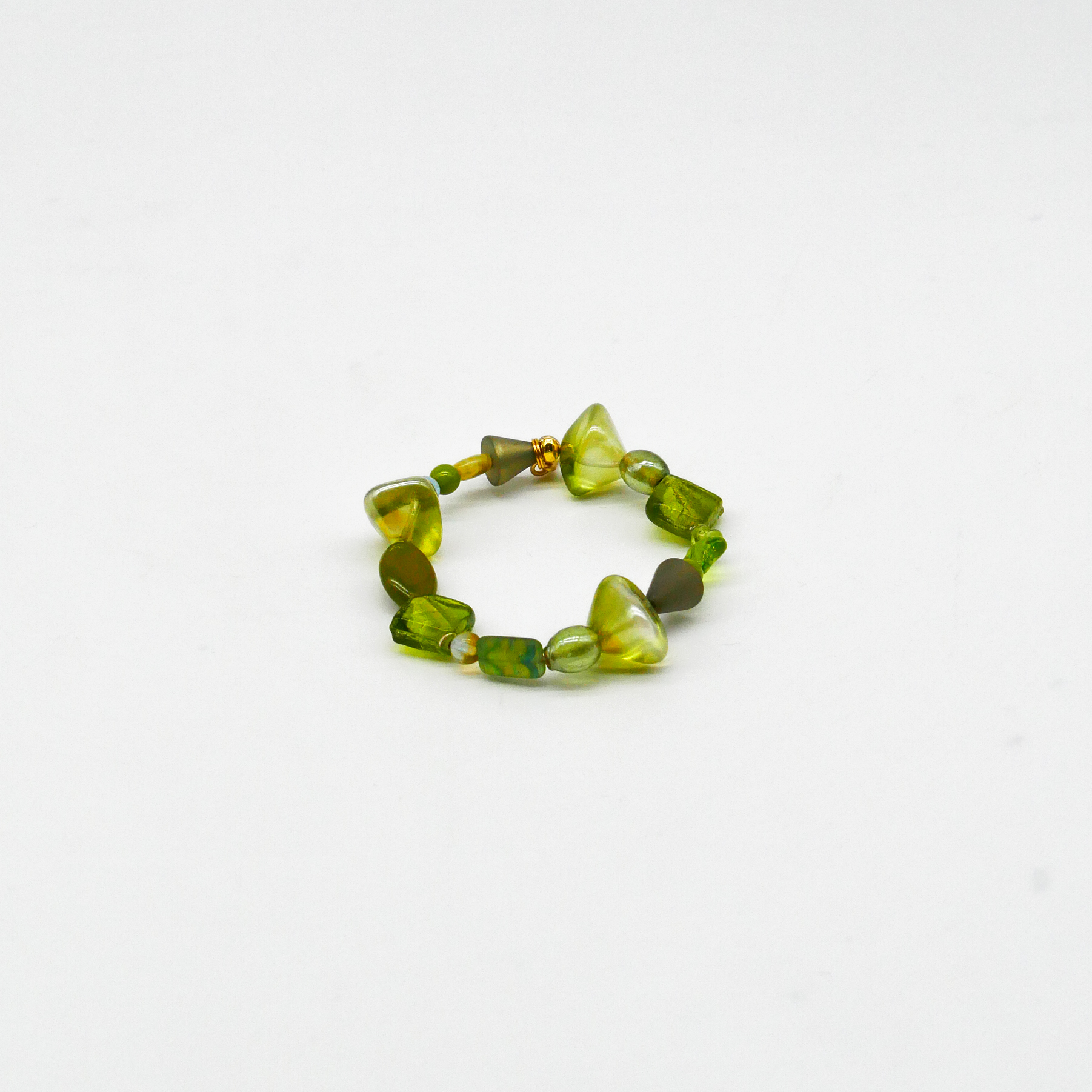 "Summer Feeling", Armband aus verschiedenen Formen, Glas- und Resin Perlen, grün