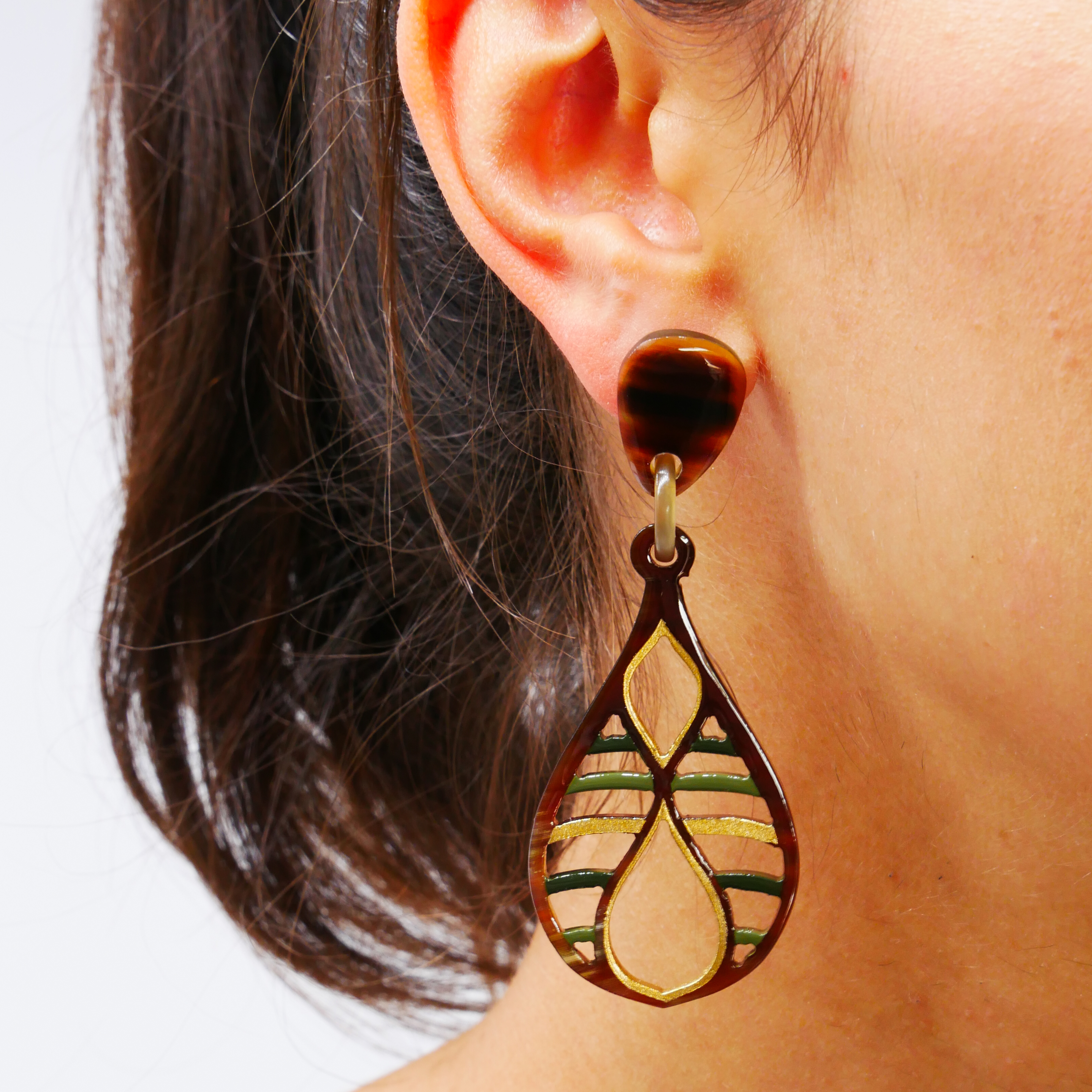 “Craft Art”, “Teardrop” earring, brown african horn, gold-green lacquer “Craft Art”, “Teardrop” earring, brown african horn, gold-green lacquer
