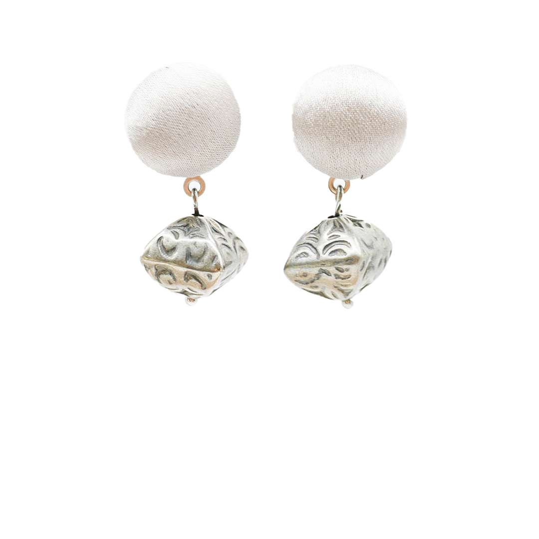  "Fine Bead Art" earrings fabric coated bead, light grey, silver bead