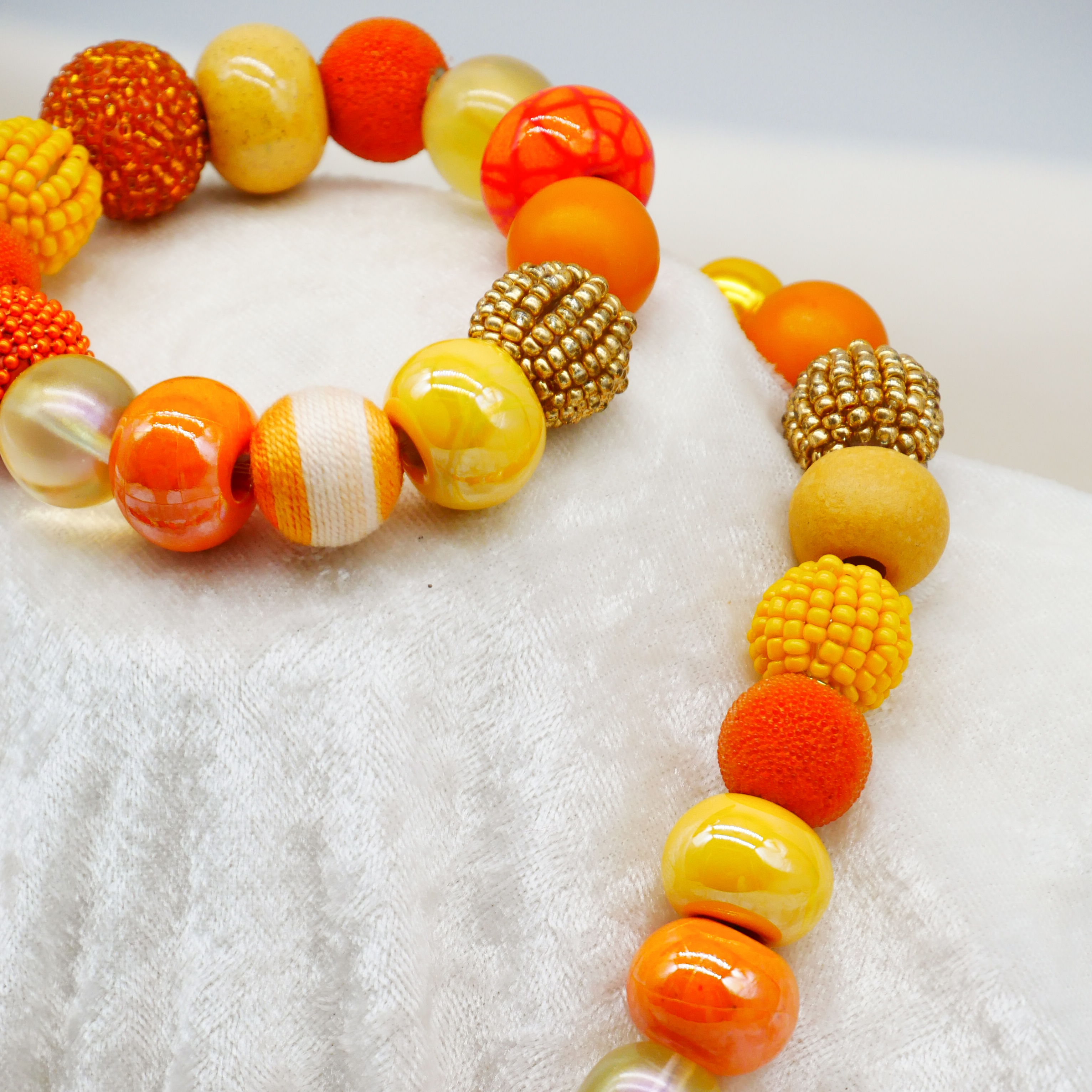  "Bollywood" Armband auf Gummi, gelb-orange