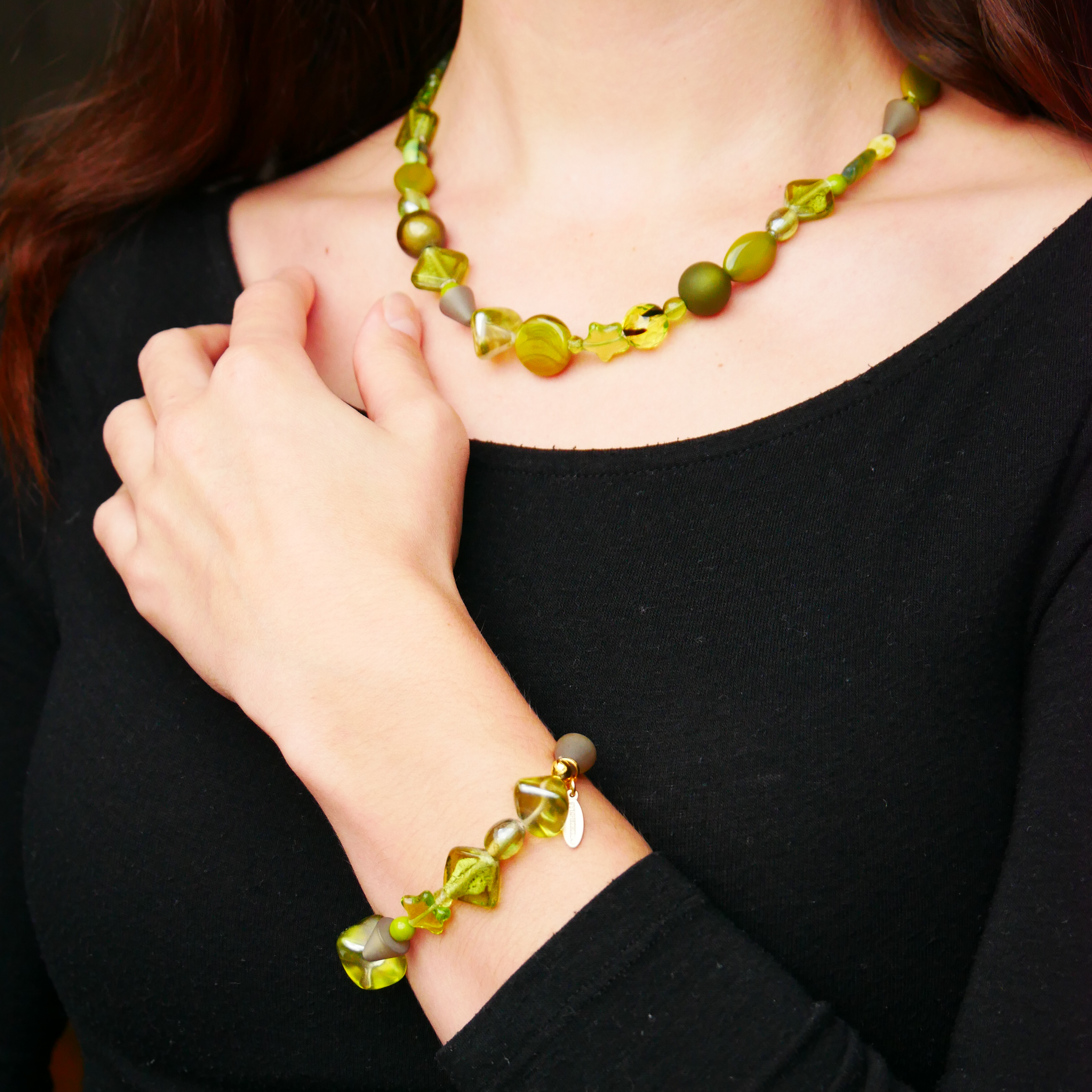 "Summer Feeling",  Kette aus verschiedenen Formen, Glas- und Resin Perlen, grün