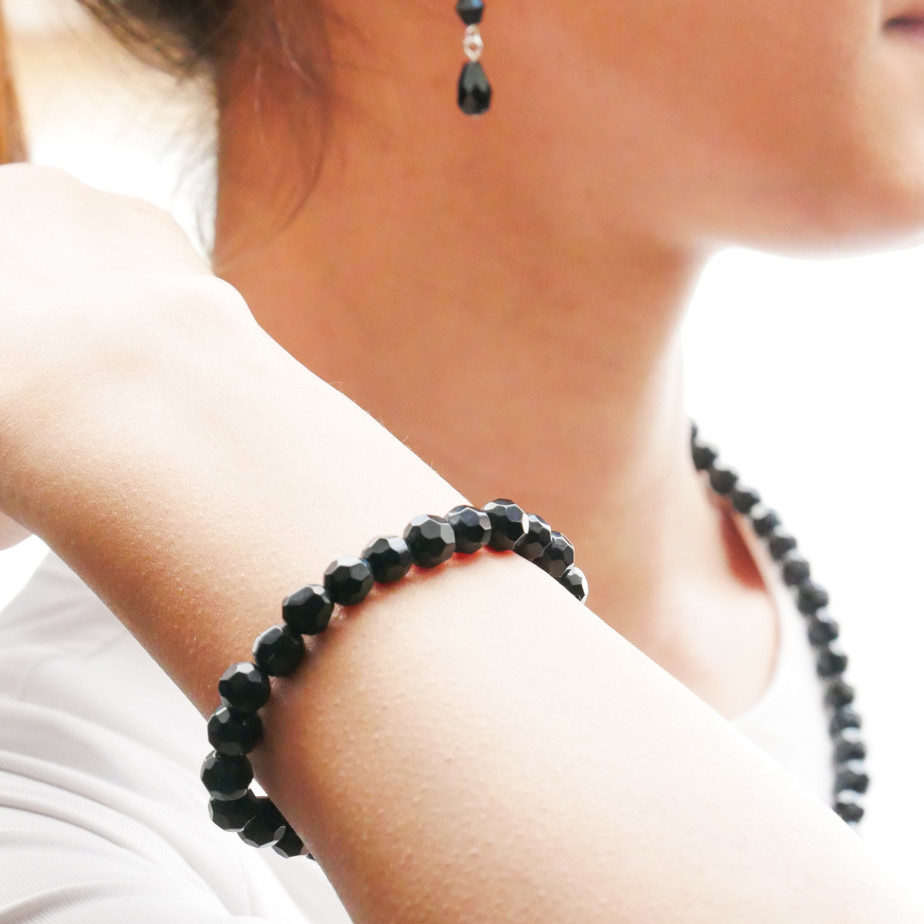  "Jet Schmuck" Armband auf Gummi schwarze facettierte Glasperlen Ø 8 mm 
