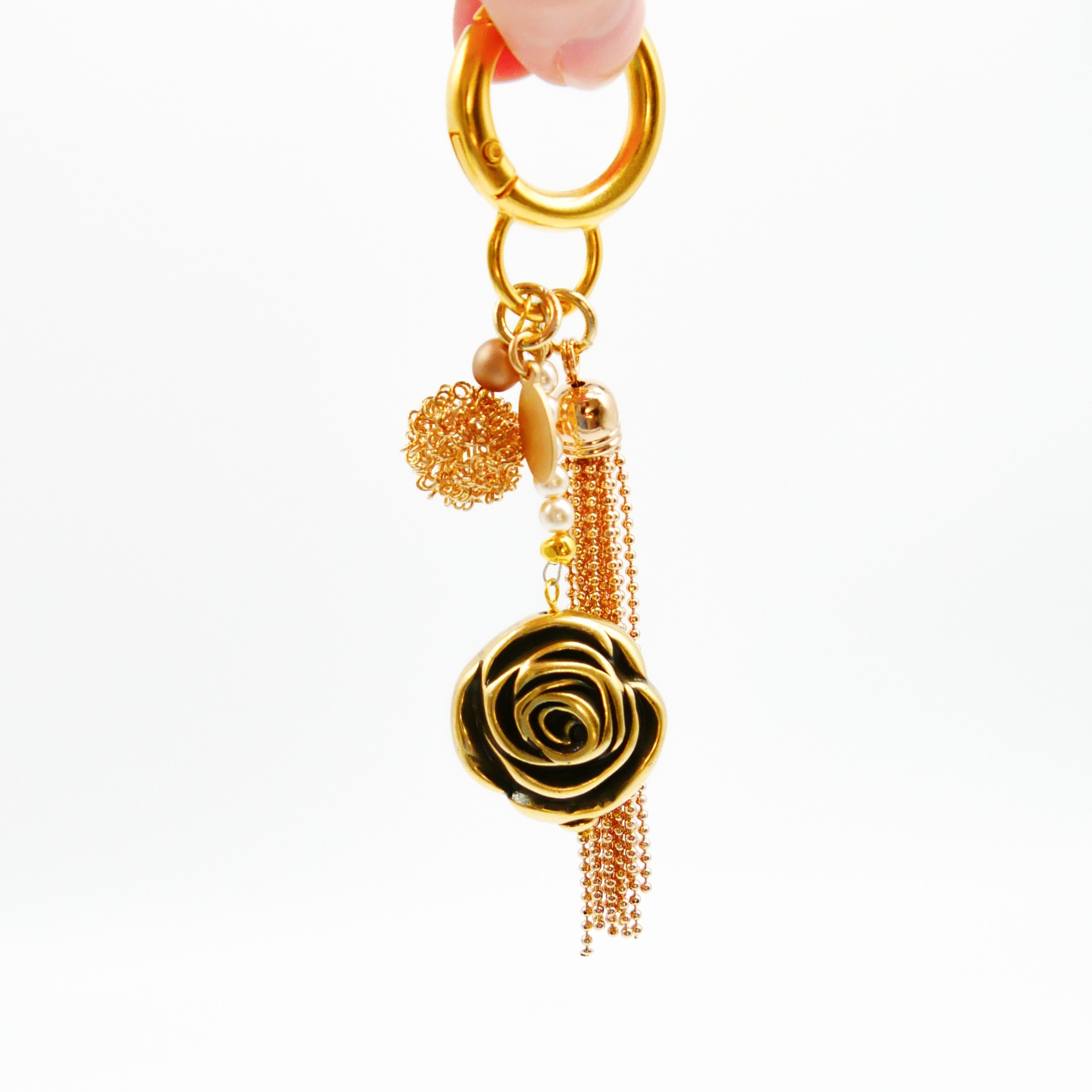 "Lucky Pendant" Anhänger, 1 Strang mit Blumenperle, Metallquaste und Metallperle "Lucky Pendant" Anhänger, 1 Strang mit Blumenperle, Metallquaste und Metallperle