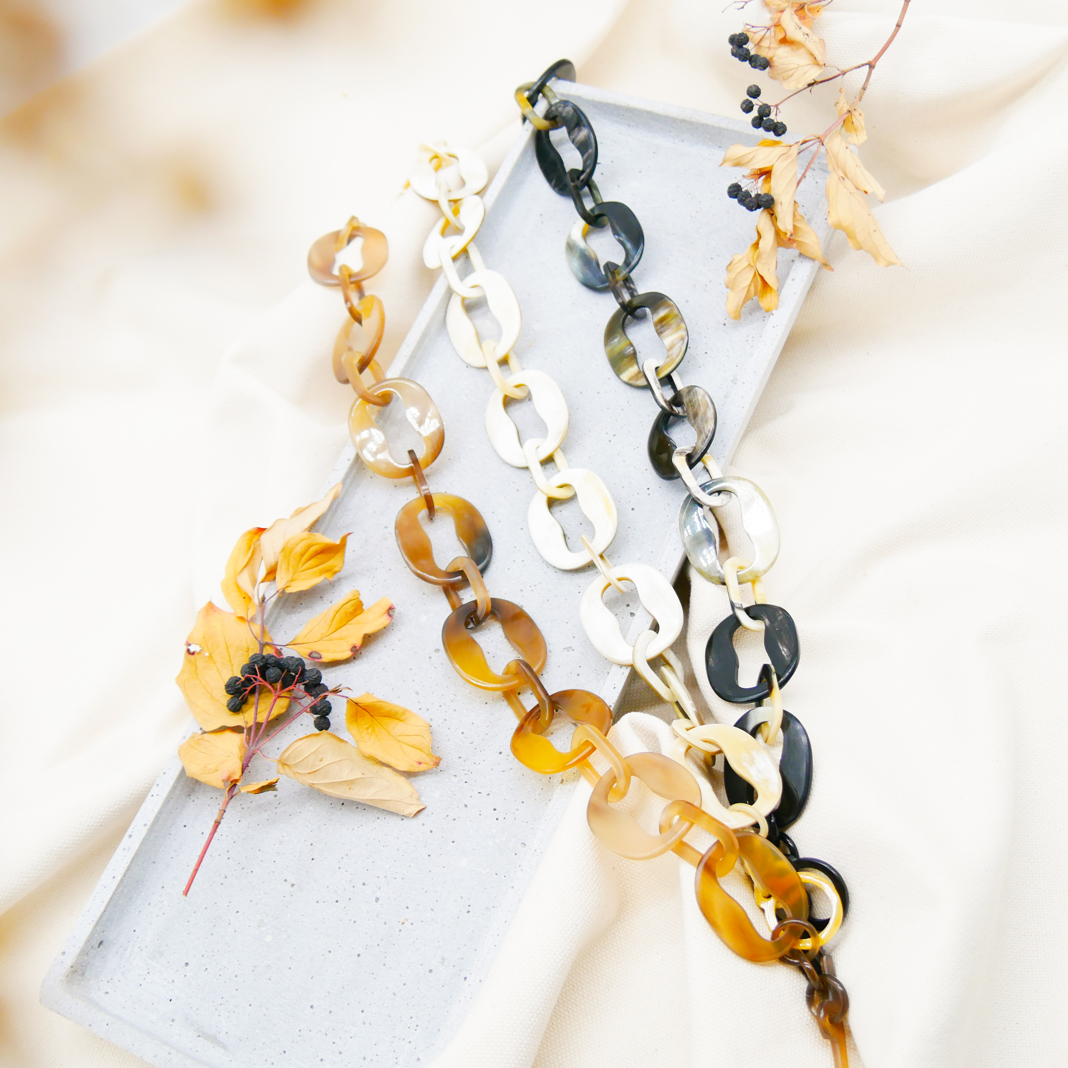 "Craft Art", kurze Kette Ovale mit Aussparung marble Horn "Craft Art", kurze Kette Ovale mit Aussparung marble Horn