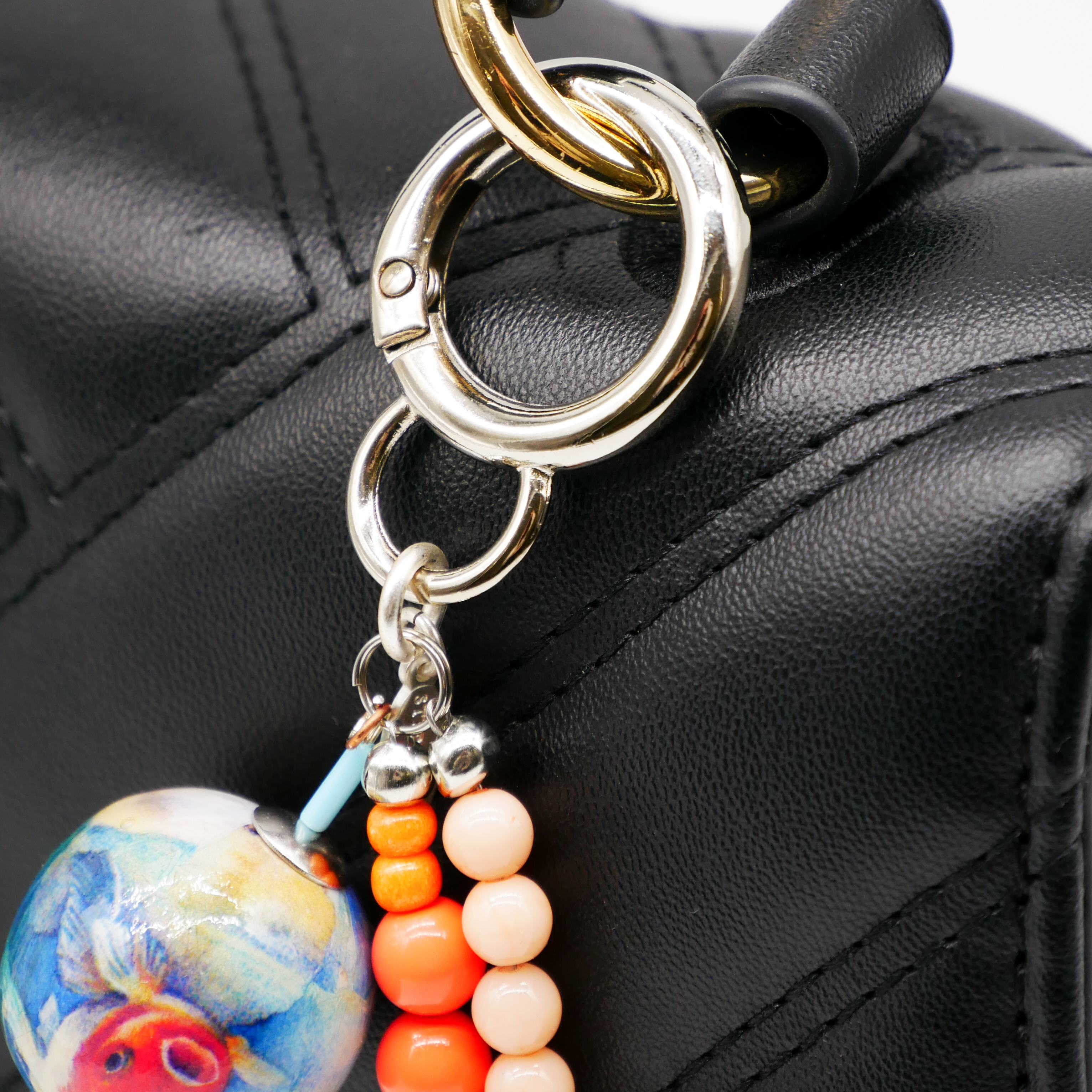 "Lucky Pendant" Anhänger, 2 Stränge Glas und Papercoated Kugel Ø ca. 27 mm 