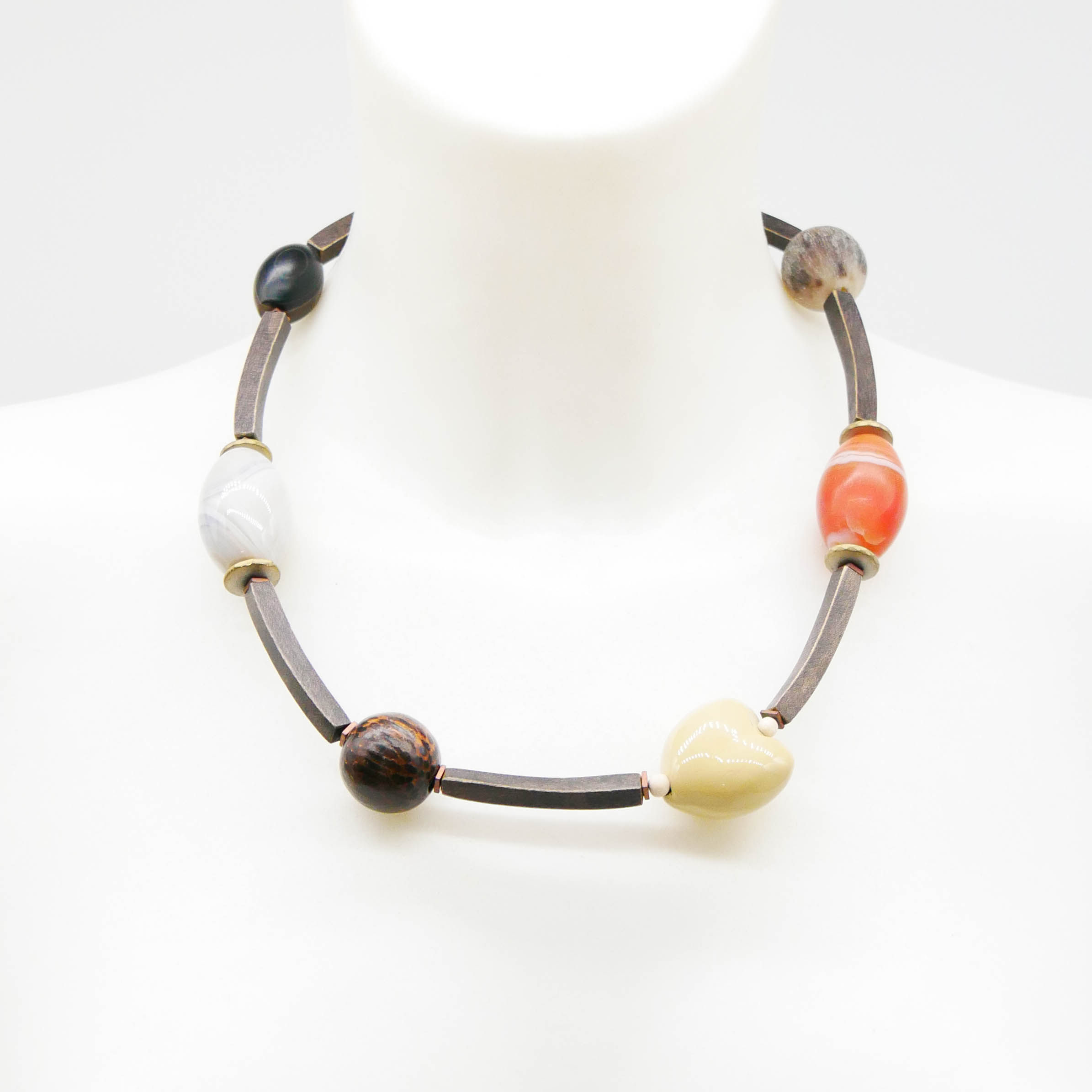  "Woodland", Kette "Olive", Kette mit Holzstäben, Achato Lumangsamen, Palmholzkugel