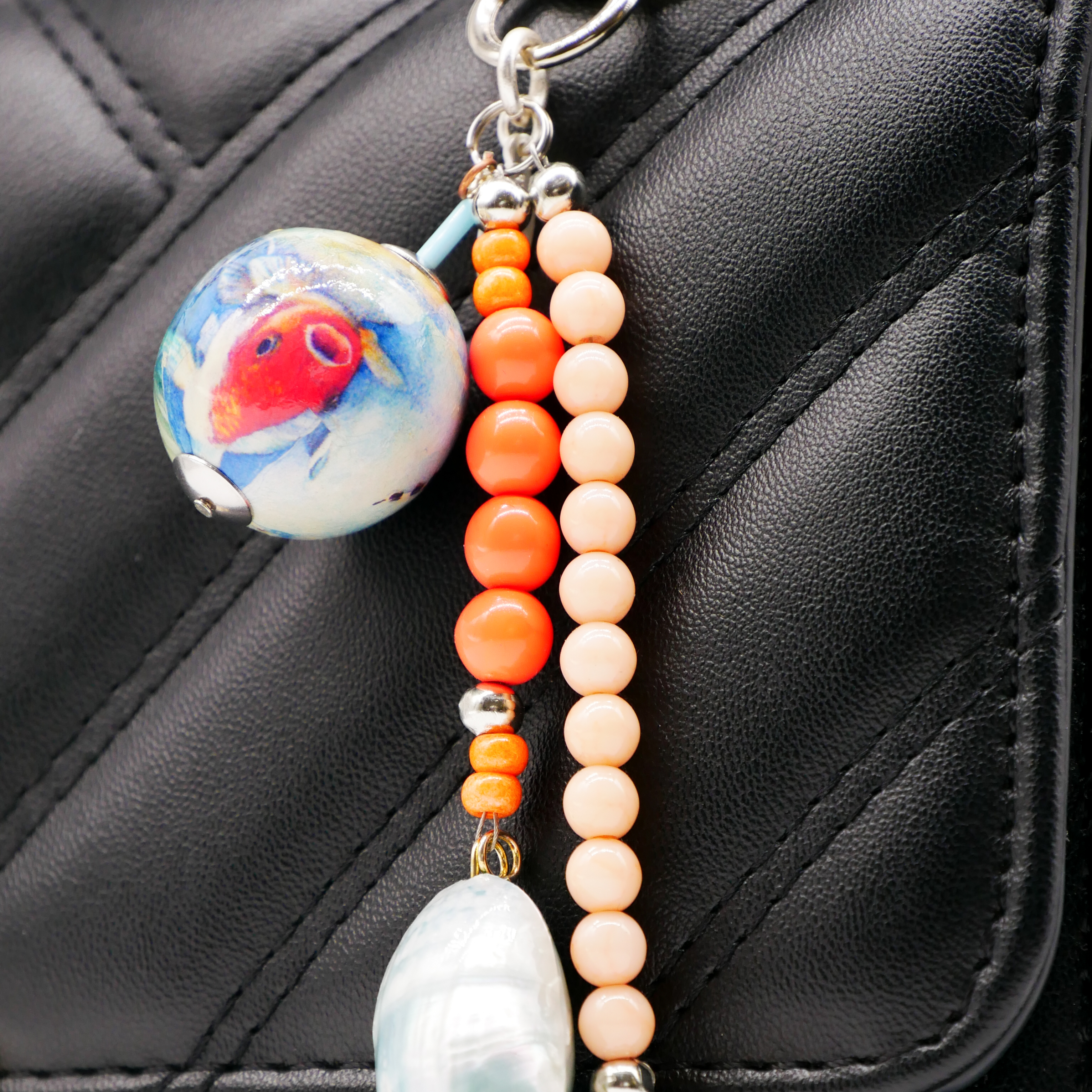 "Lucky Pendant" Anhänger, 2 Stränge Glas und Papercoated Kugel Ø ca. 27 mm 