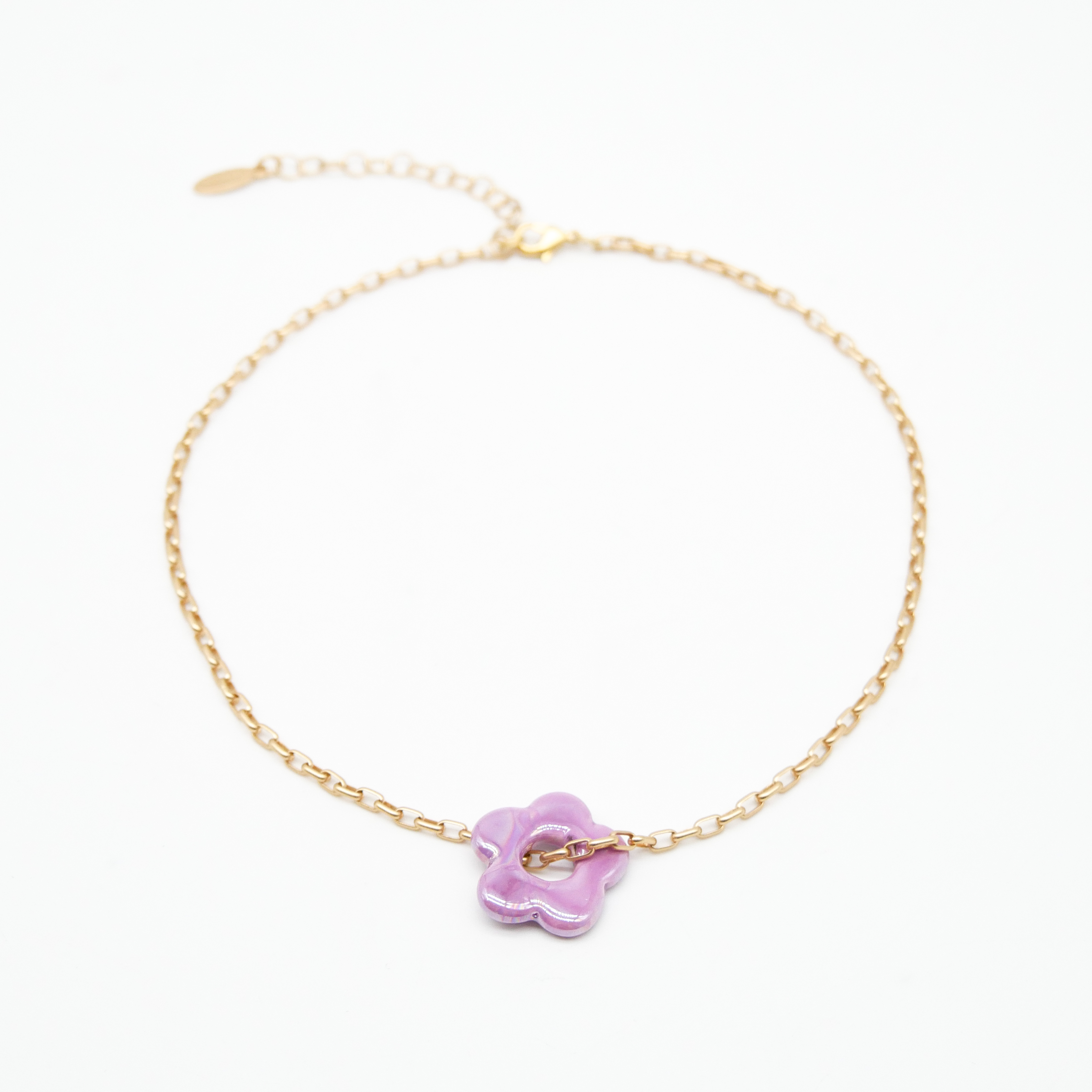 "Summer-Feeling", Kurze Metallkette vergoldet, Keramikblume purple "Summer-Feeling", Kurze Metallkette vergoldet, Keramikblume purple
