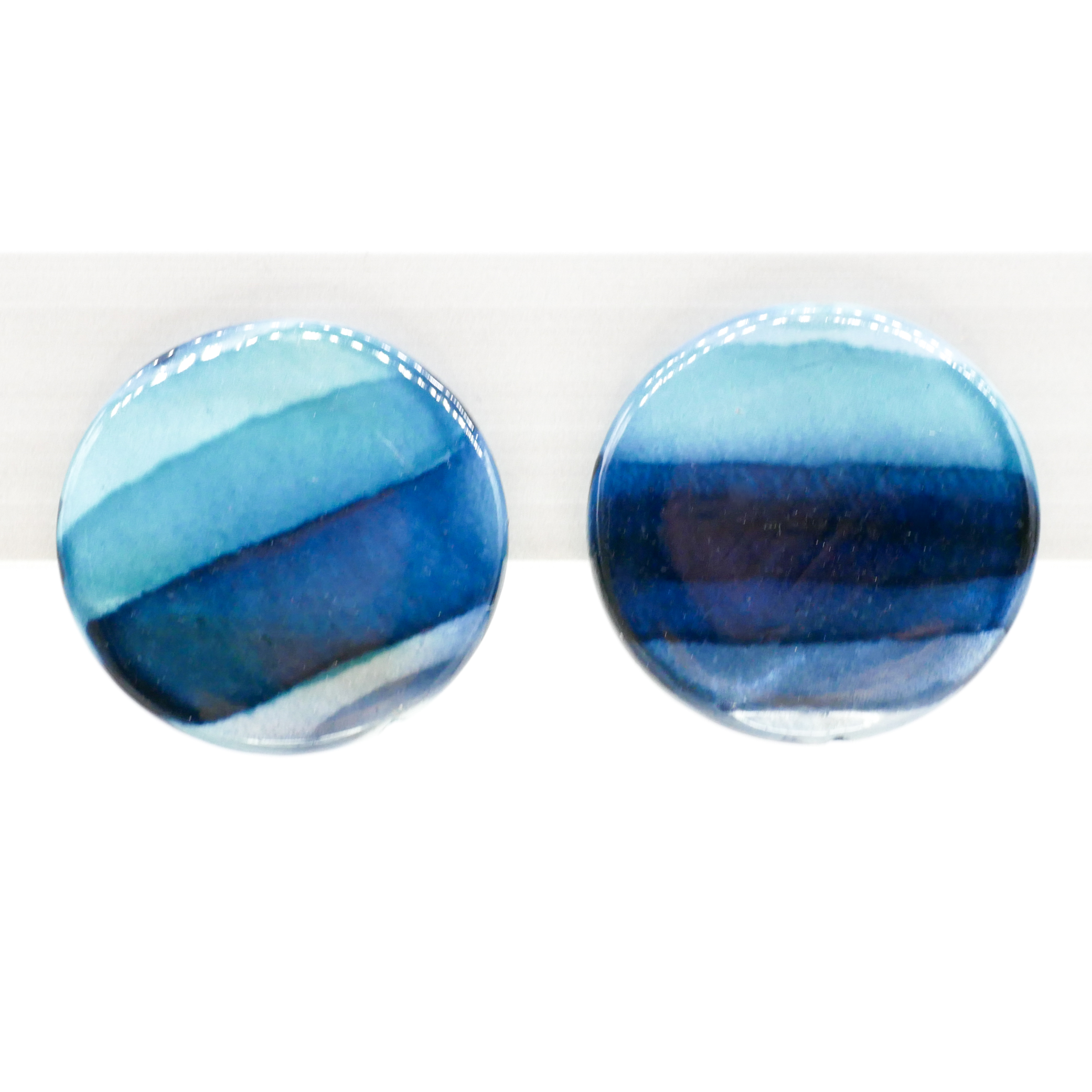 "Shell"  Ohrclip mit Perlmuttscheibe, blau