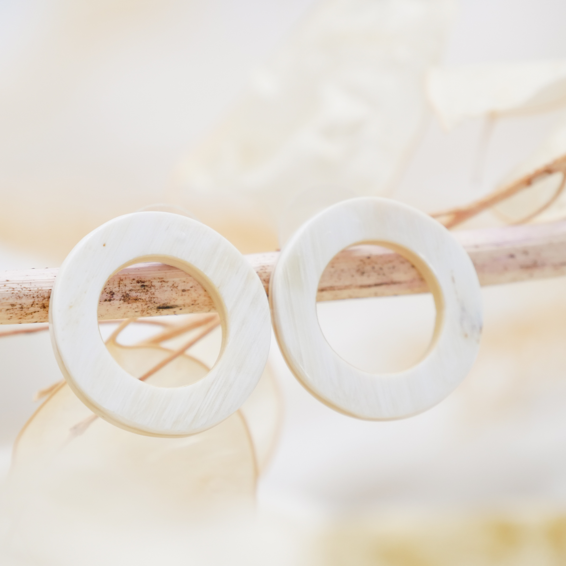 "Craft Art", ear stud "hoop", approx. 24mm, white horn