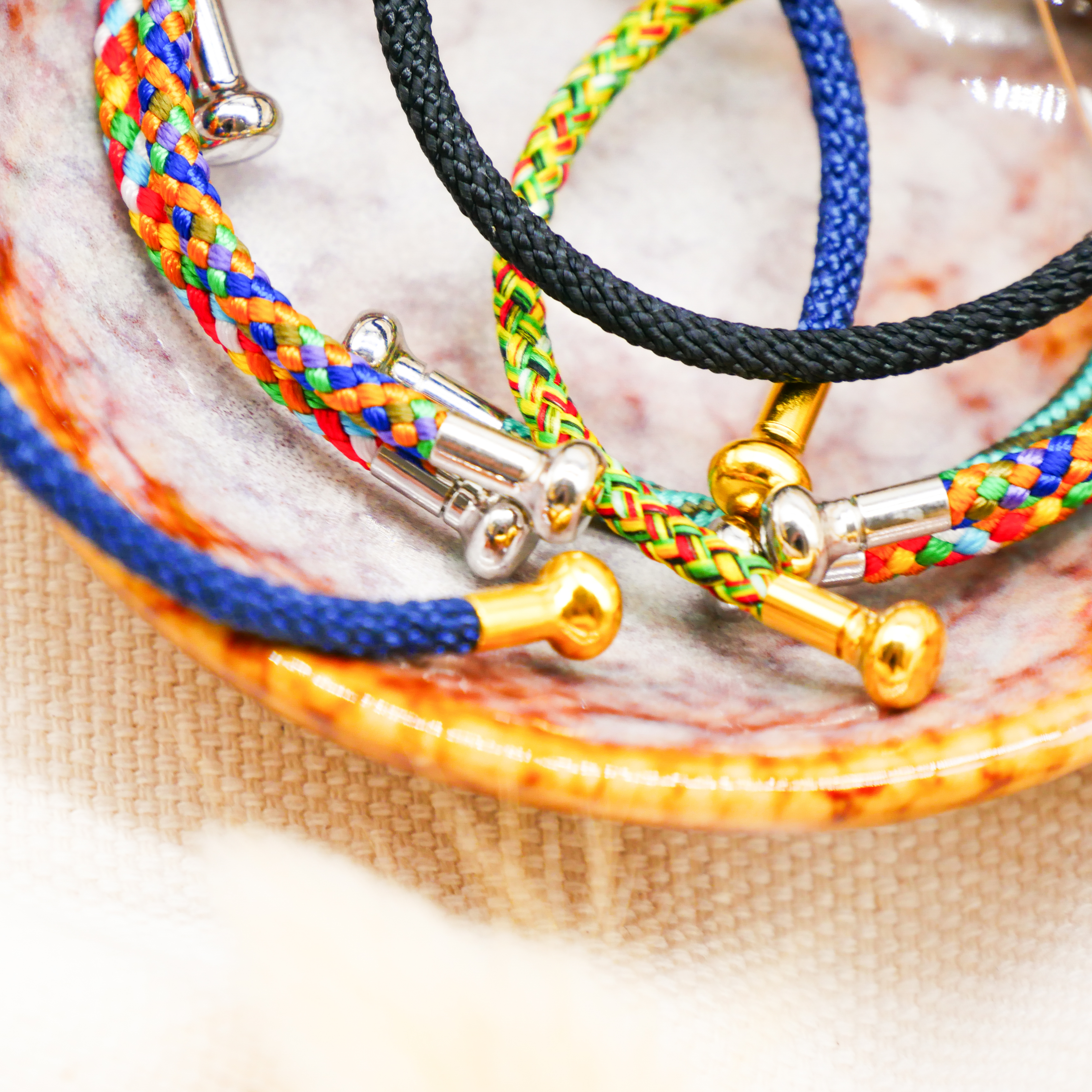 "Summer Feeling", dunkelblaues Armband mit abschraubbarer Endkappe gold "Summer Feeling", dunkelblaues Armband mit abschraubbarer Endkappe gold