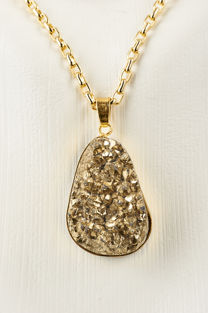 "On the Rocks" vergoldete Kette, goldfarbene Quarzdruse