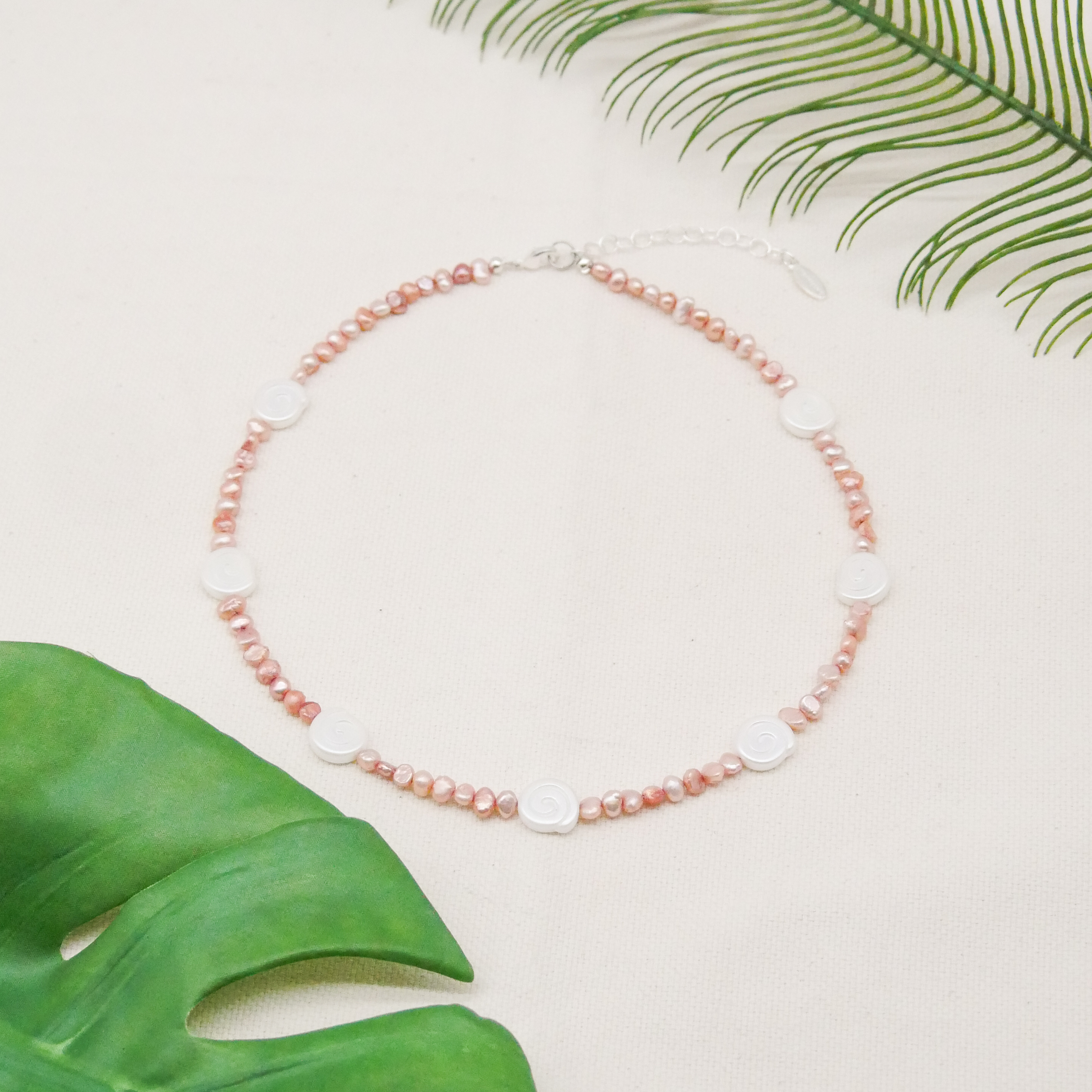 "Shell" kurze Kette Süßwasserzuchtperle roséfarben unregelmäßig und weiße Glasscheiben