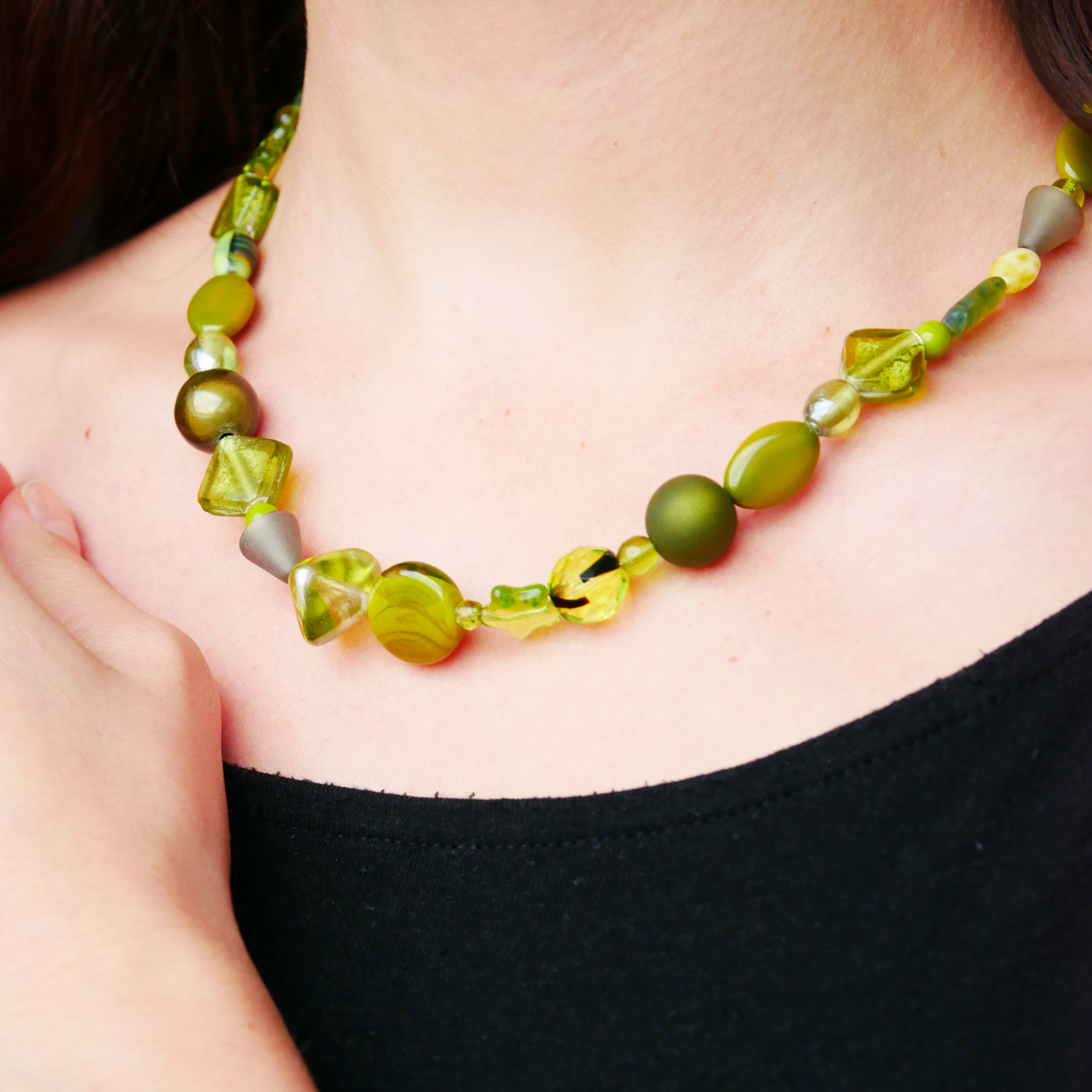 "Summer Feeling",  Kette aus verschiedenen Formen, Glas- und Resin Perlen, grün