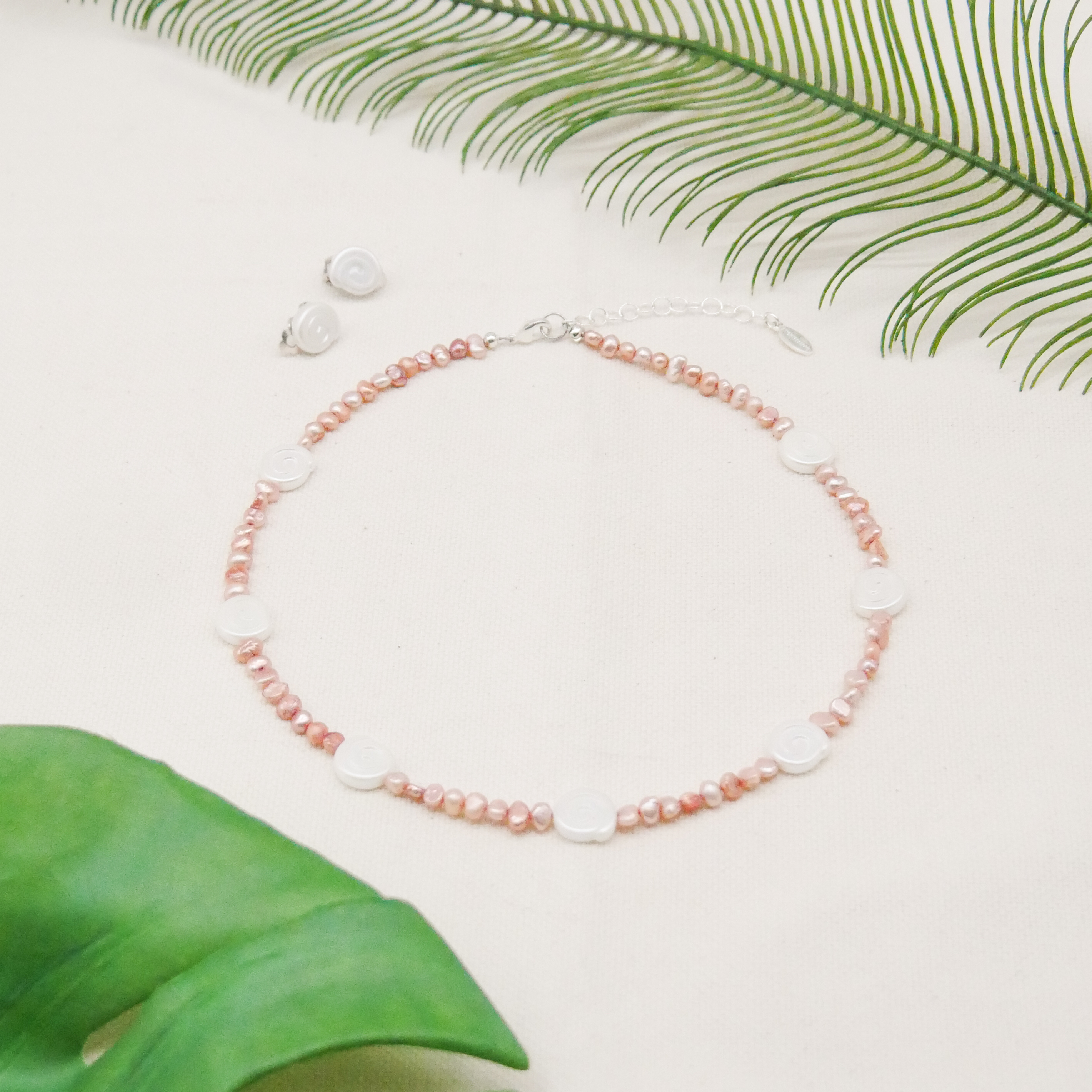  "Shell" kurze Kette Süßwasserzuchtperle roséfarben unregelmäßig und weiße Glasscheiben