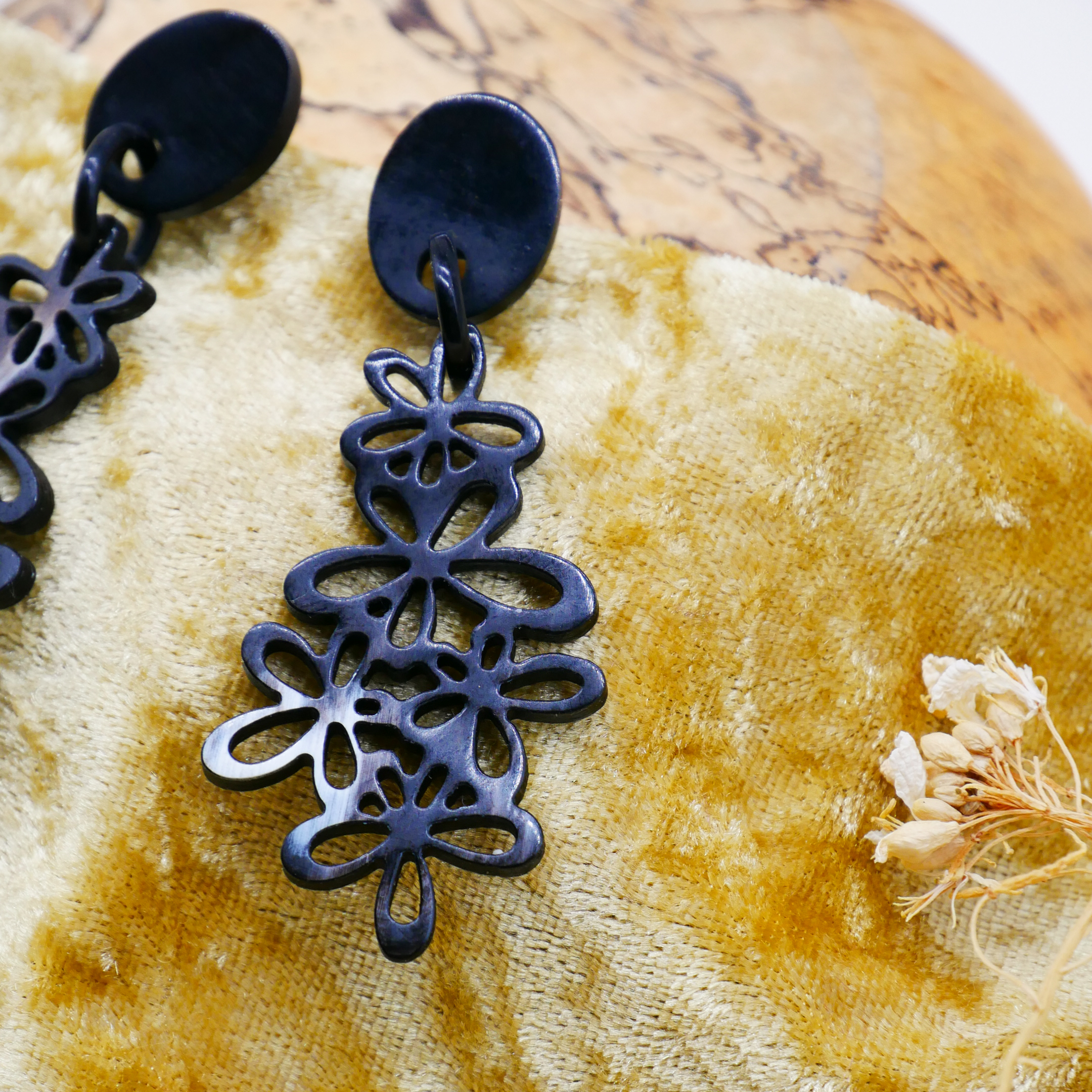 "Craft Art" Ohrring "Blütenzauber" schwarzes und marble Horn