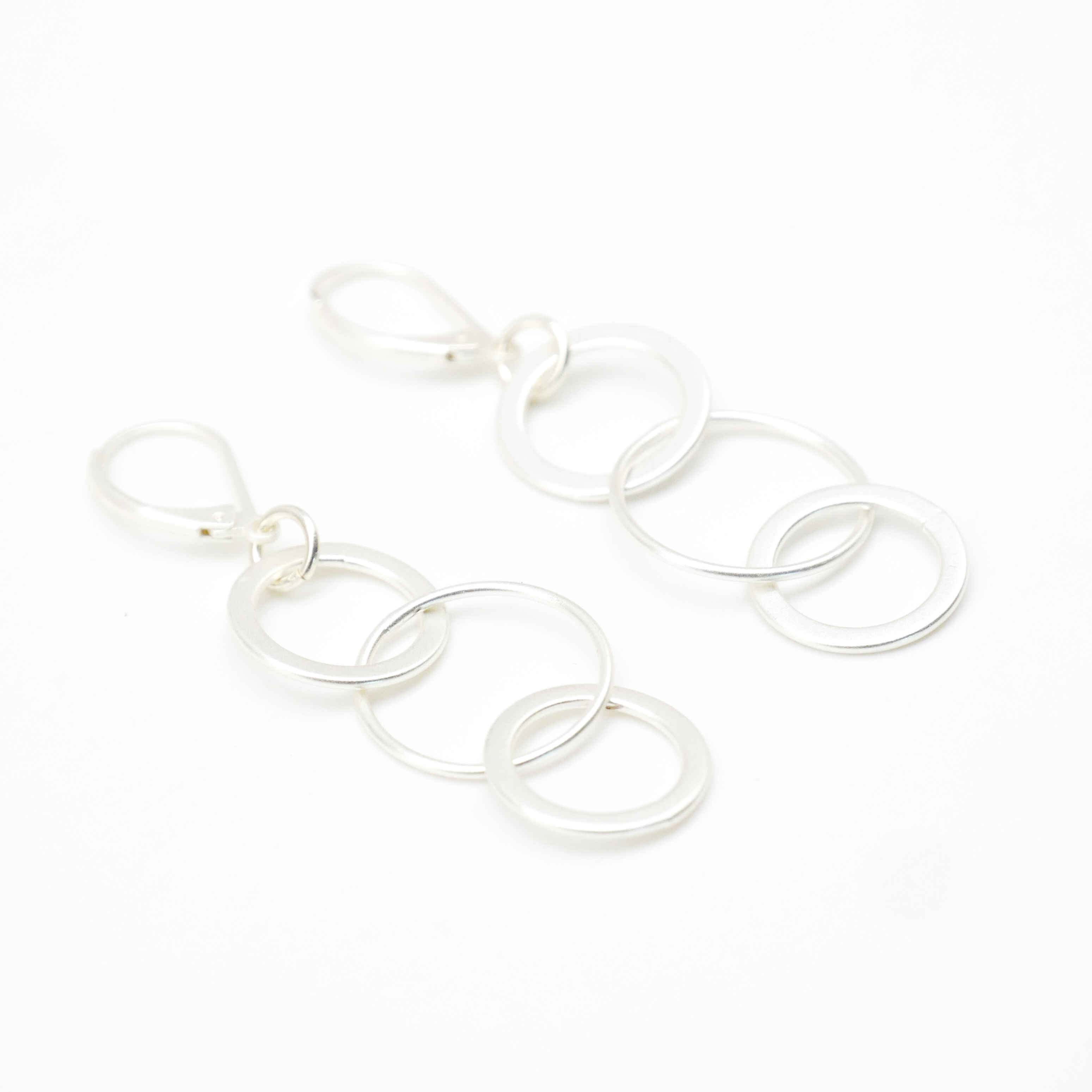 "Charm" Ohrhänger mit runden Gliedern,versilbert