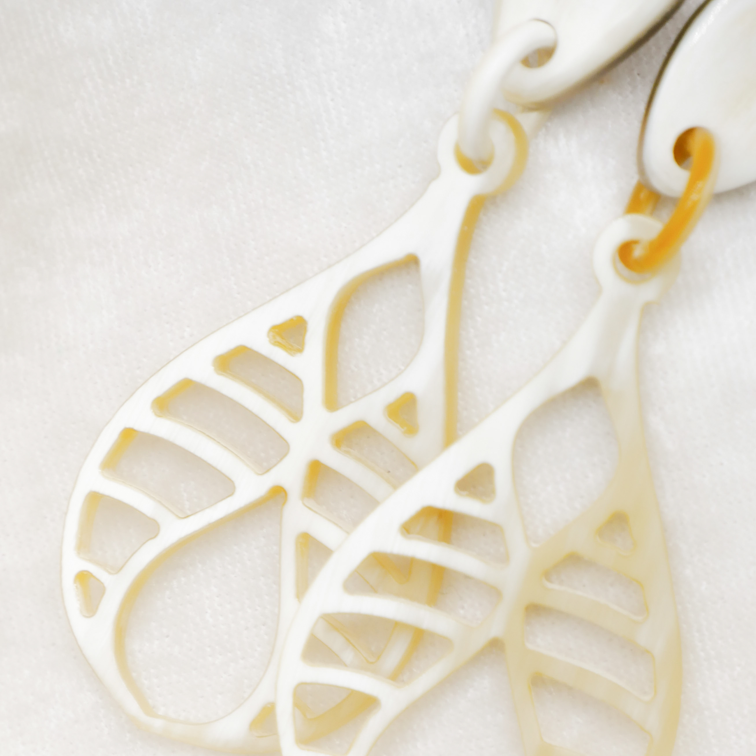  "Craft Art" Ohrring "Pendel" weißes Horn