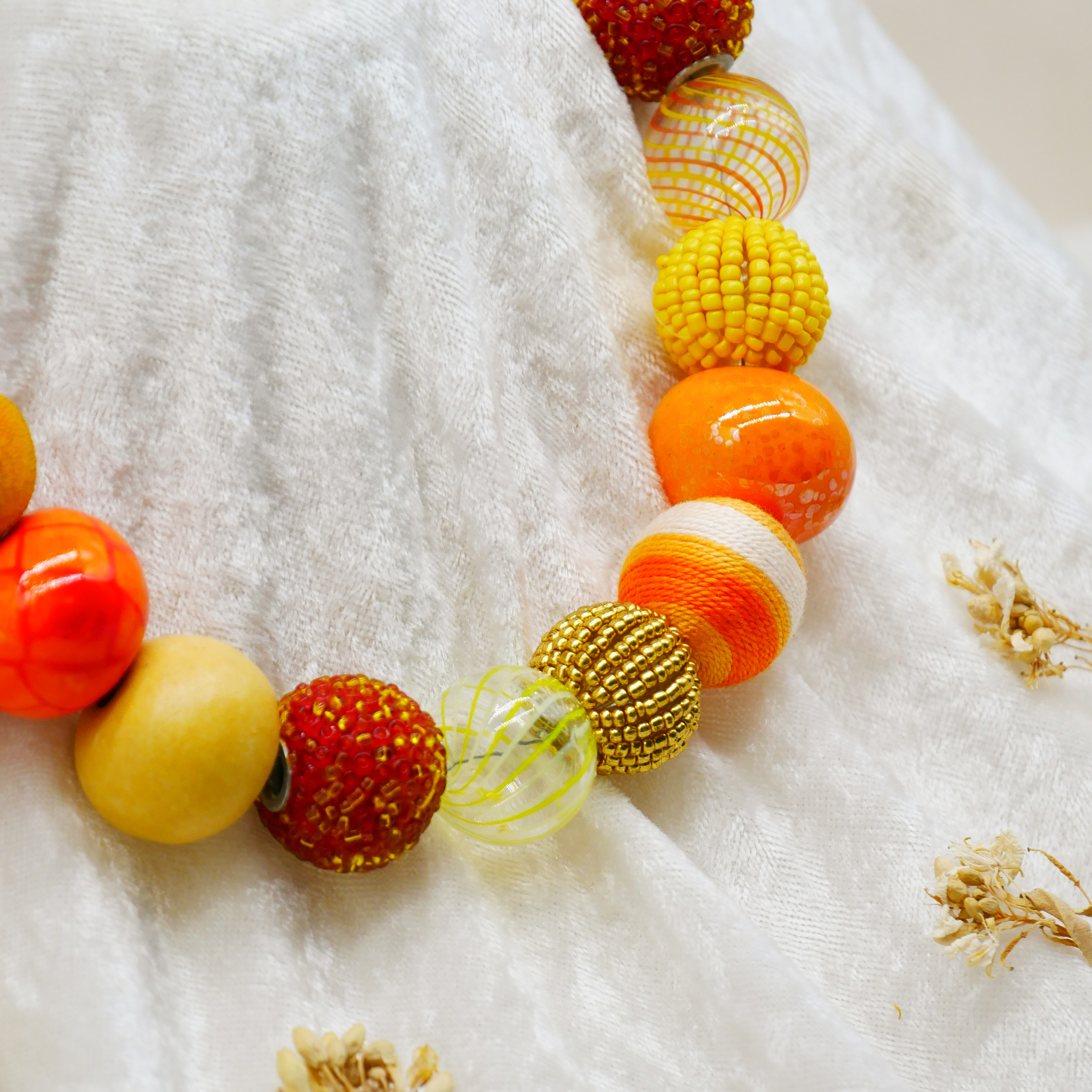 "Bollywood" Kette Ø ca. 20 mm, gelb-orange