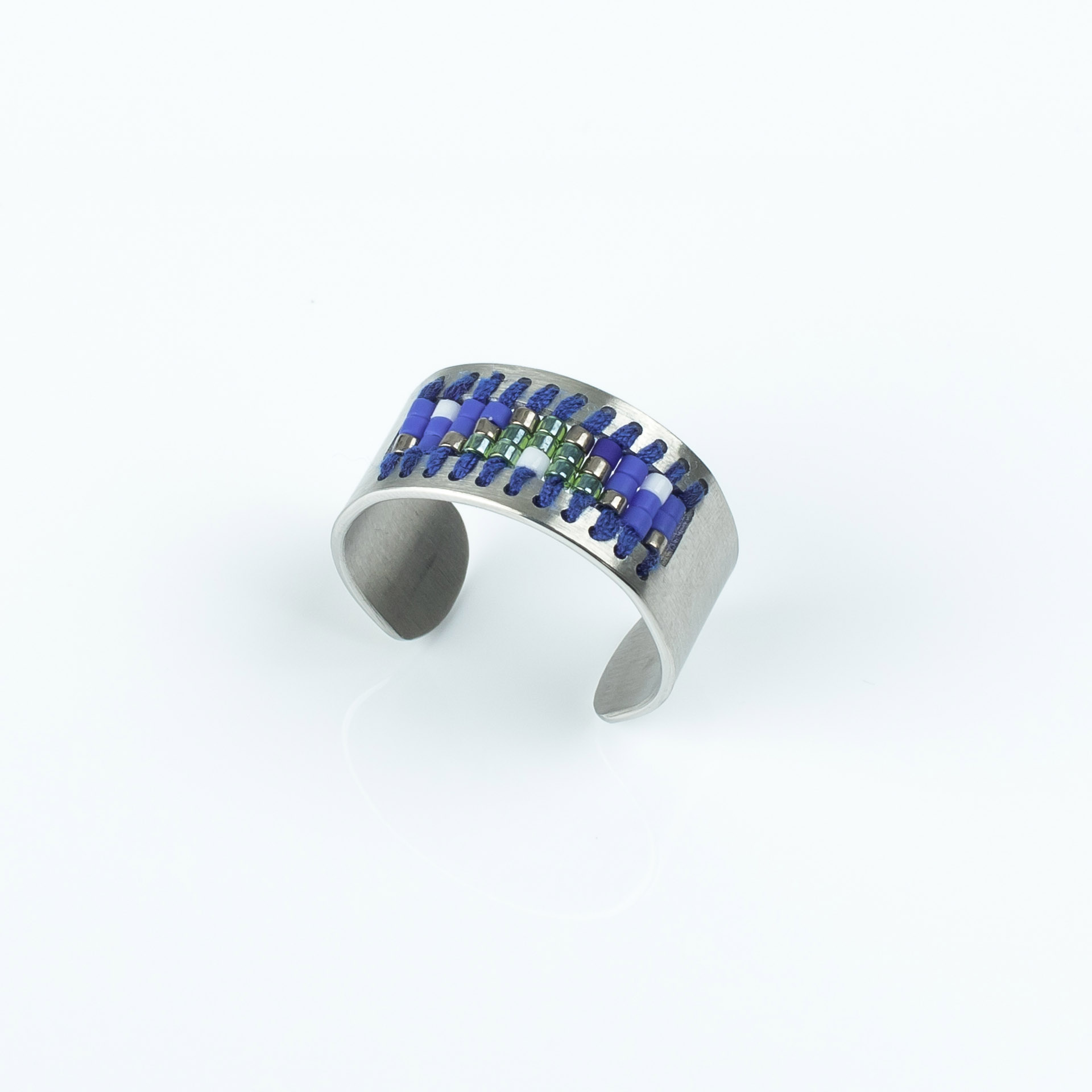 "Petite Beads" Ring, Edelstahl mit japan. Rocaillesperlen, blau